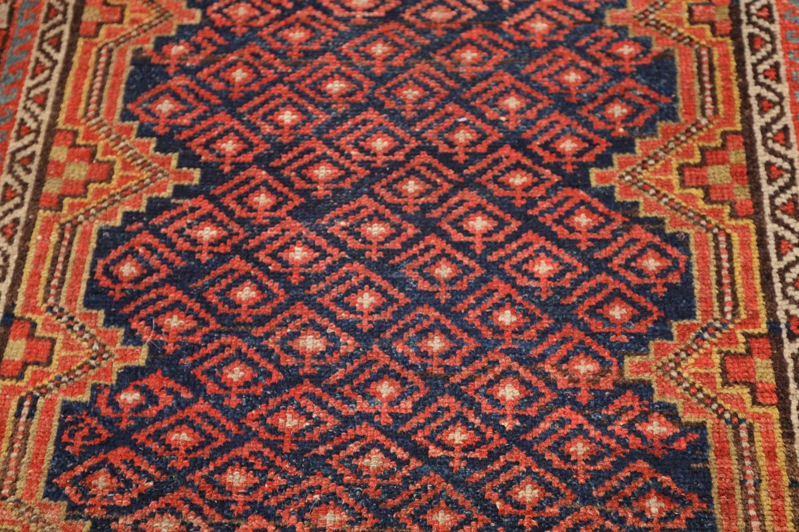 Antiker Malayer-Teppich, rot, marineblau, 3' x 6'6