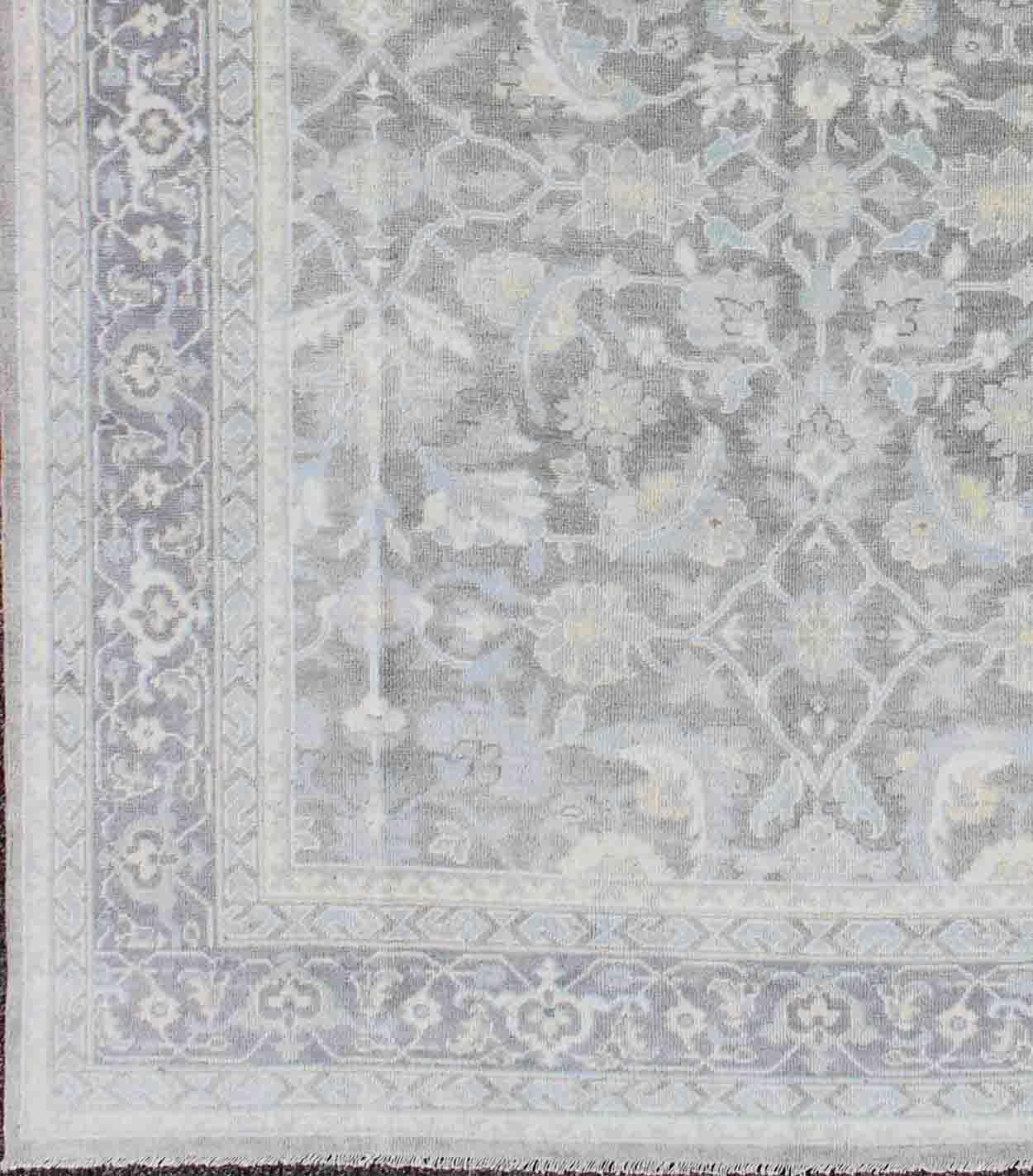 Malayer Design-Teppich in Grau, Silber, Hellblau und Holzkohle von Keivan Woven Arts (Indisch) im Angebot