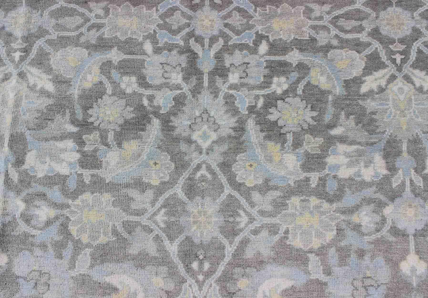 Malayer Design-Teppich in Grau, Silber, Hellblau und Holzkohle von Keivan Woven Arts (20. Jahrhundert) im Angebot