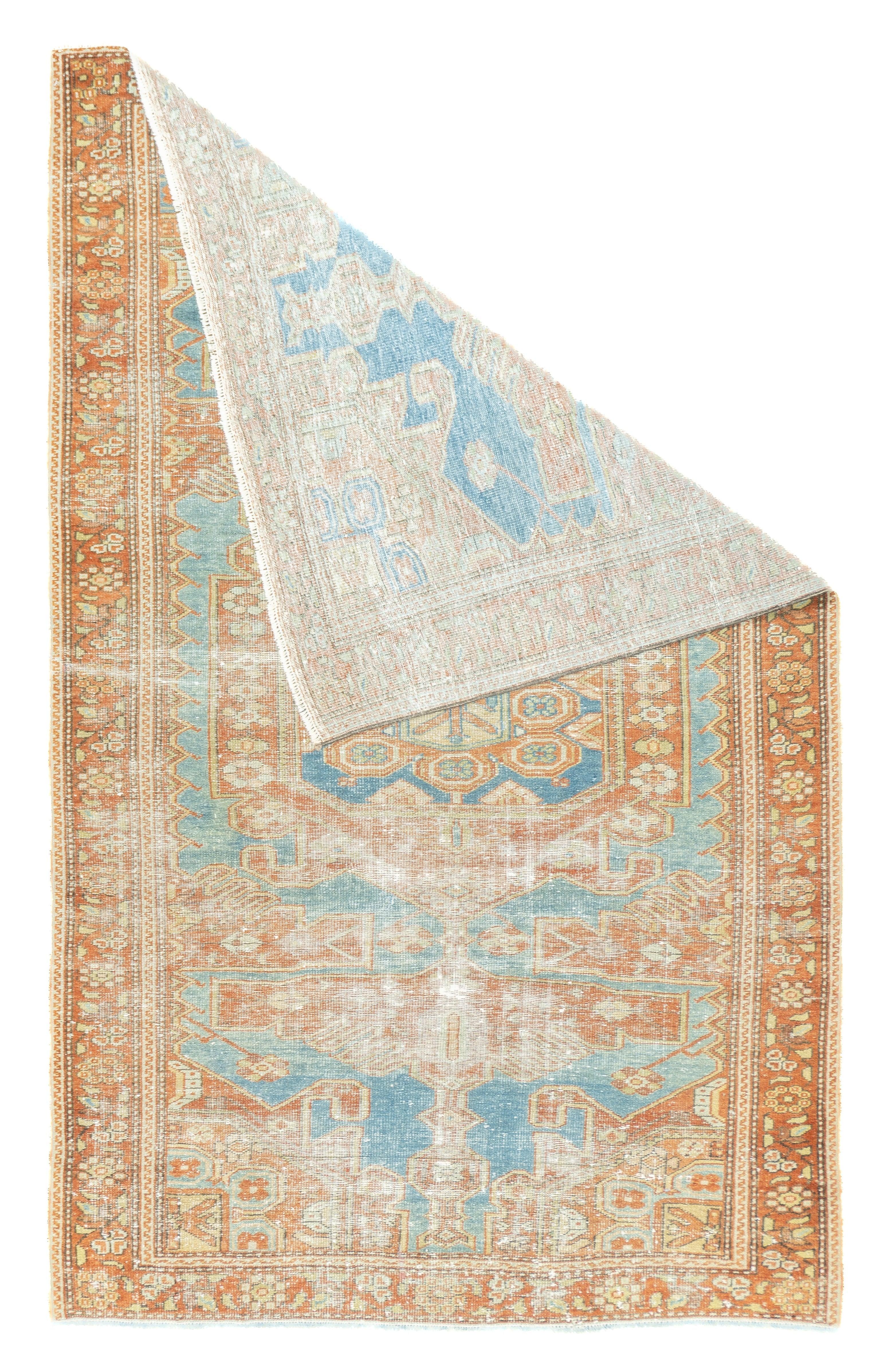 Malayer Teppich 4'1'' x 6'5''. Eine große Stadt im Webereigebiet von Hamadan, die sich auf einfach gewebte Scatters, Raumgrößen, Galerie-Teppiche, lange Teppiche und Gelegenheitsläufer spezialisiert hat. Zahlreiche Satellitendörfer. Große Auswahl an