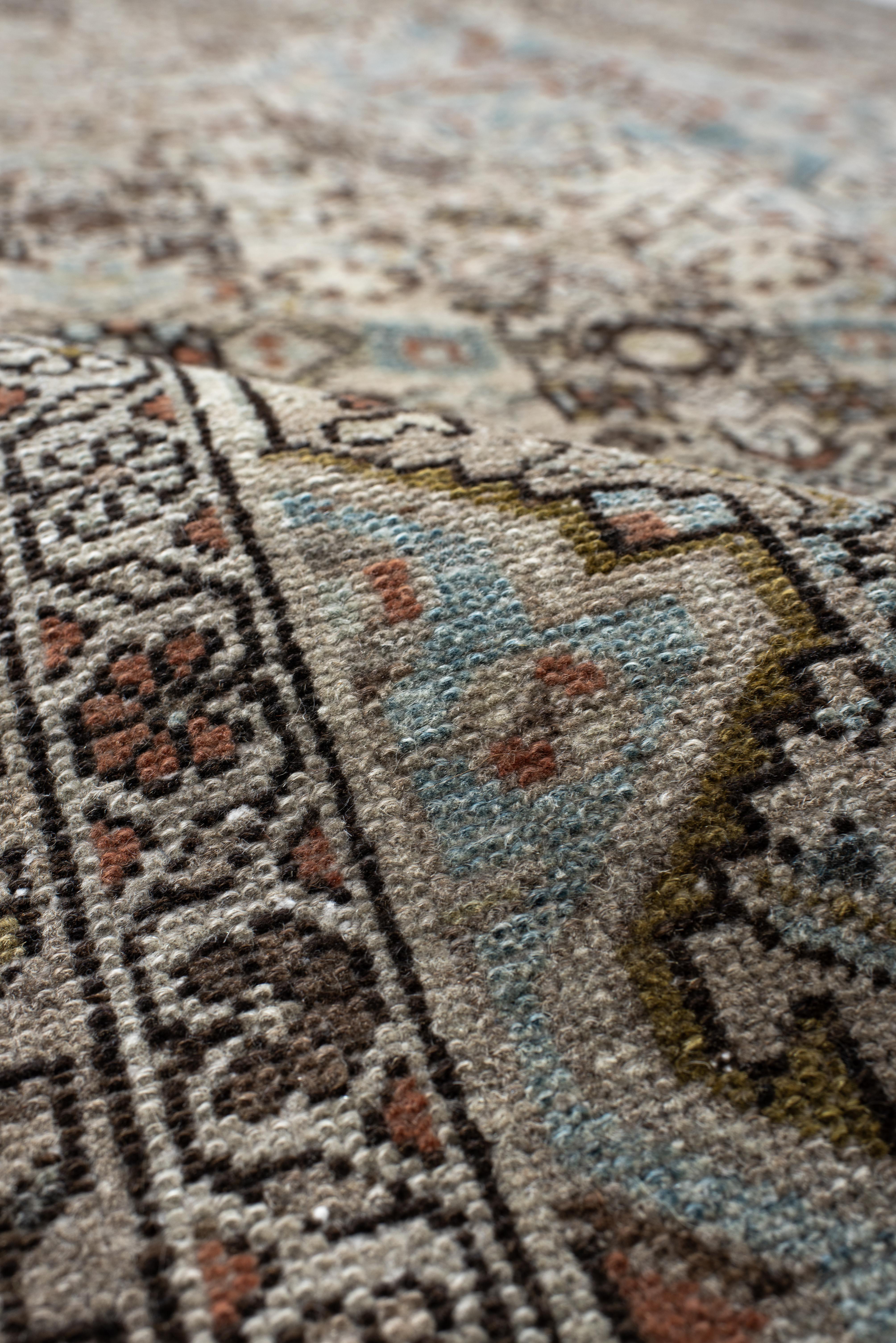 Alfombra Malayer con Medallón Diamante Aguamarina en Bueno estado para la venta en New York, NY