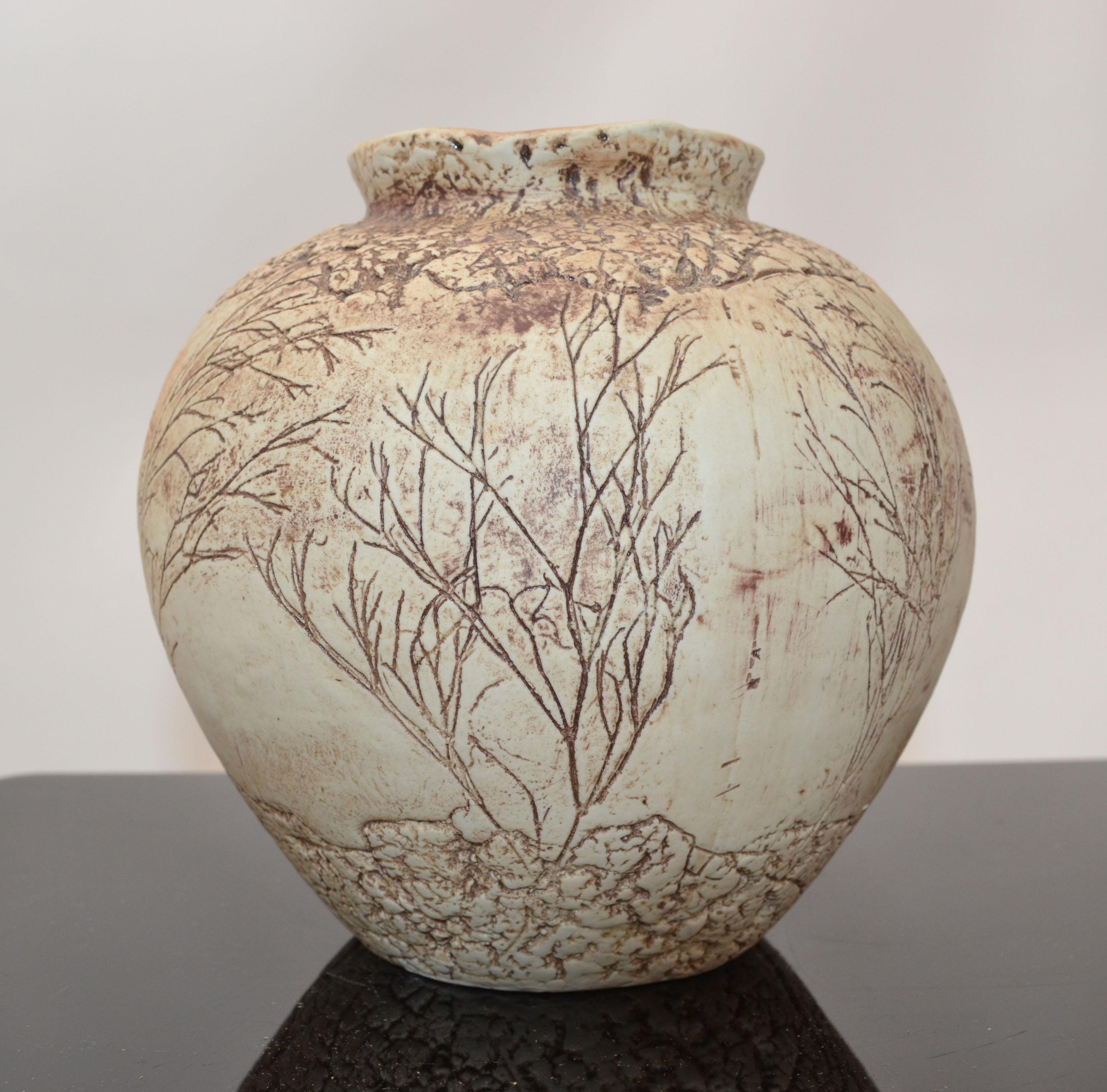 Malaysia, handgefertigte Keramik-Vase aus Ton in Braun und Taupe mit Glasur und Knospenweed, 1980 im Angebot 5