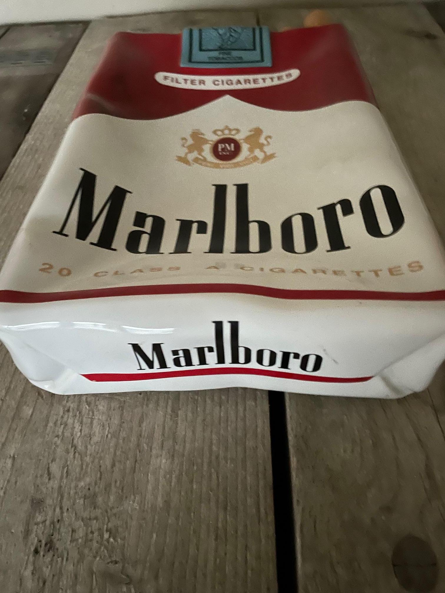 Malboro Werbung Bar Aschenbecher im Zustand „Gut“ im Angebot in Nivelles, BE