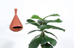 Rifugio per uccelli sospeso di Malcolm Leland per Architectural Pottery