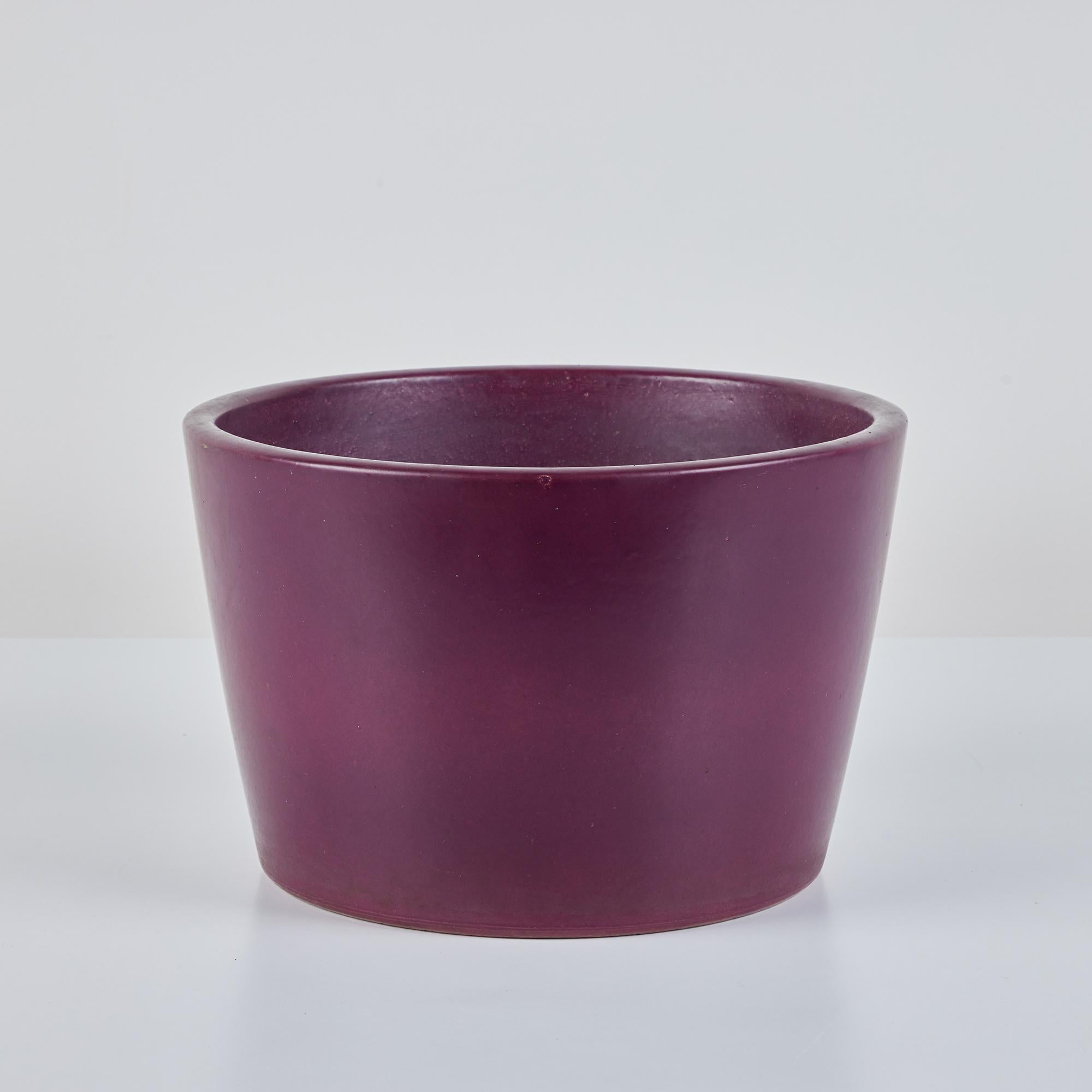 Vernissé Malcolm Leland Purple Planter pour Architectural Pottery en vente