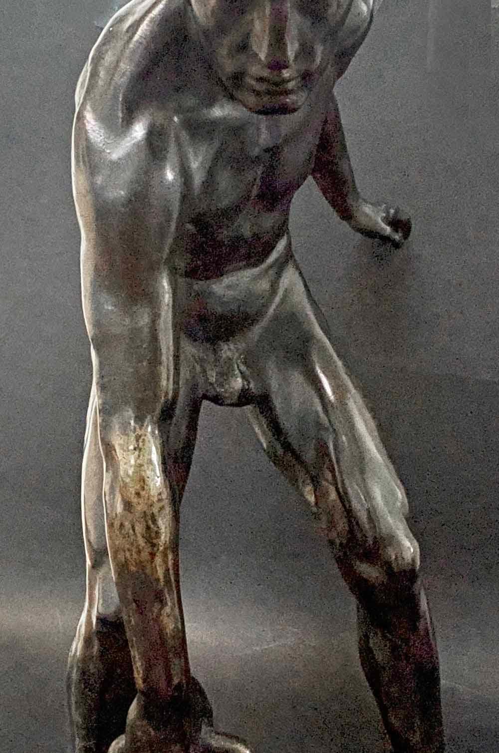 Seltene Bronzeskulptur mit männlichem Akt von Seifert, „Male Athlete with Kettlebell“ im Zustand „Hervorragend“ im Angebot in Philadelphia, PA