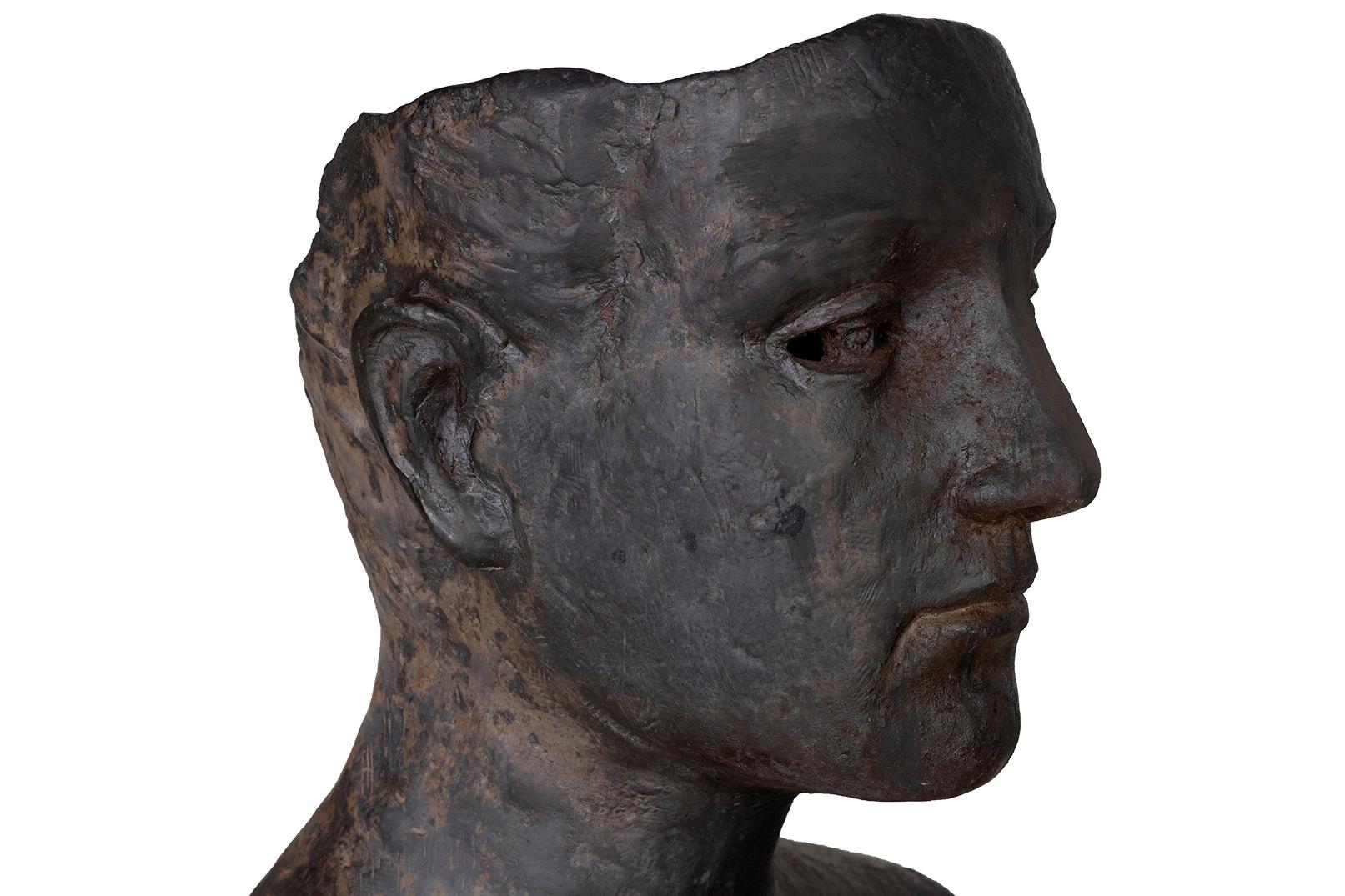 Ferro Scultura di busto maschile in ghisa in vendita