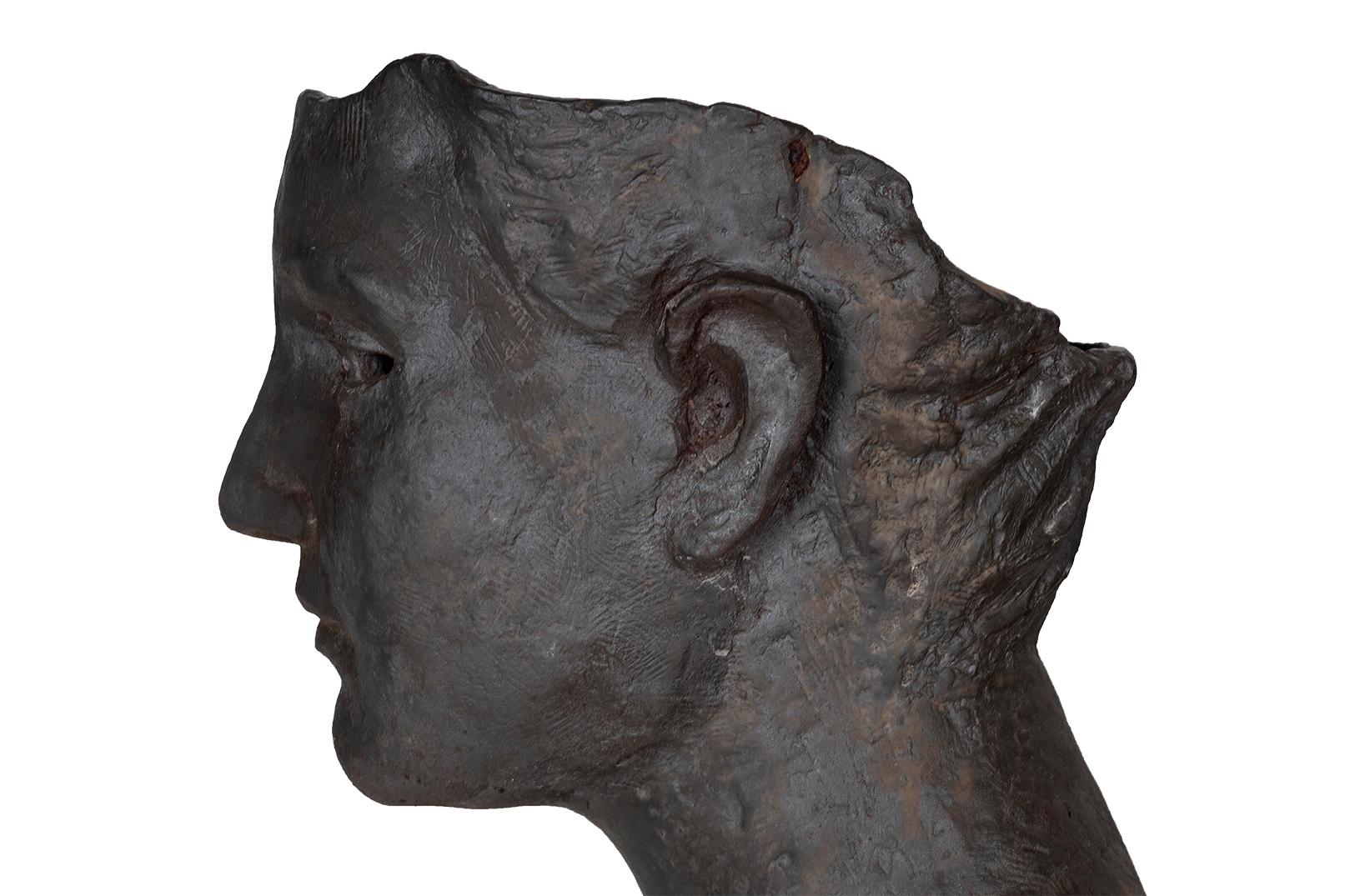 Scultura di busto maschile in ghisa in vendita 1