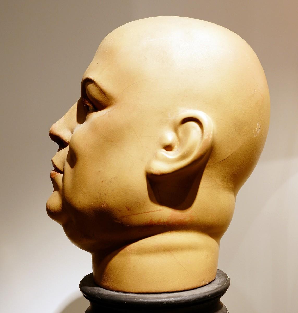 Male Mannequin Head for Millinery or Store Display In Good Condition For Sale In Brussels , BE