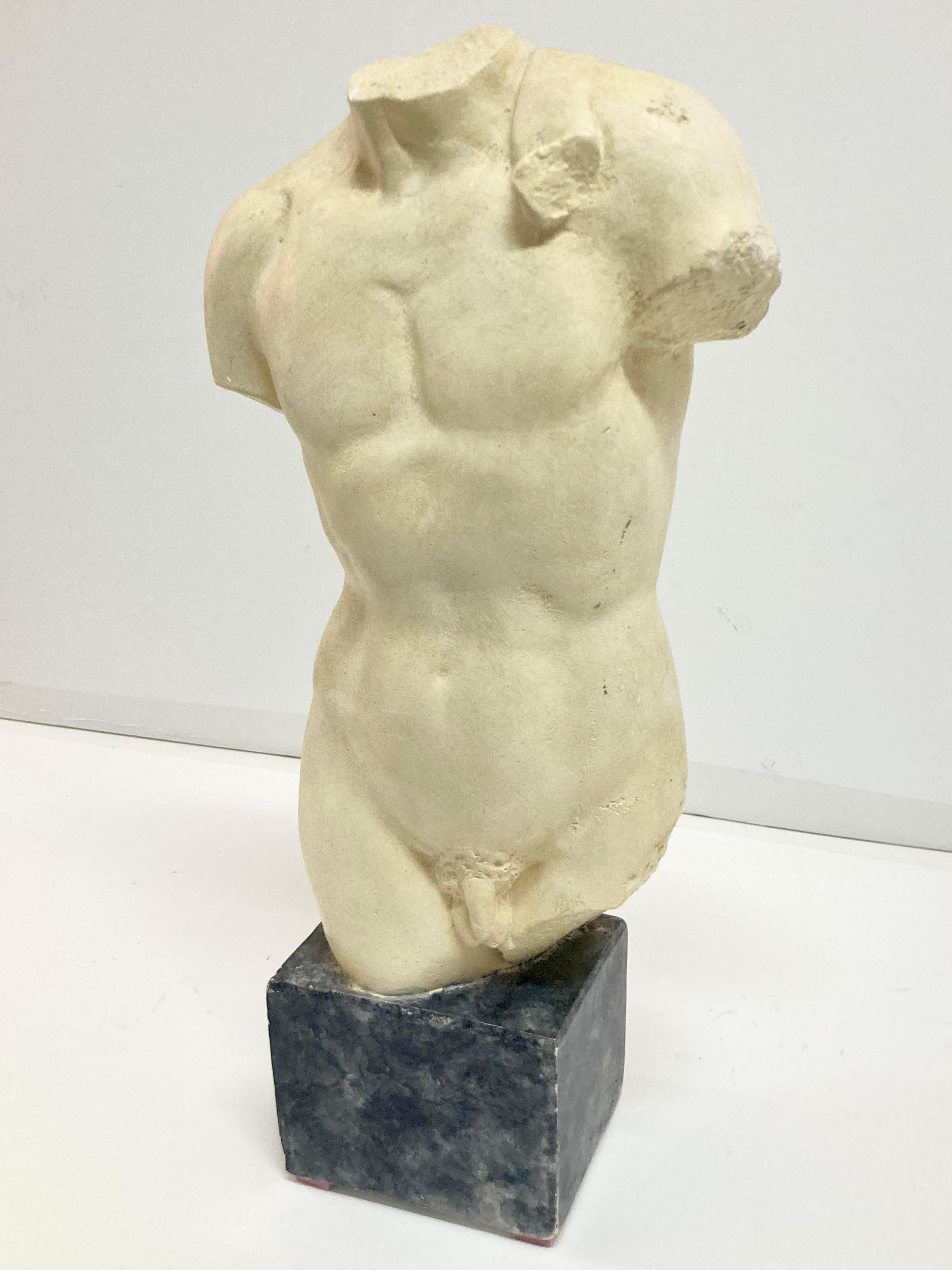 Escultura masculina desnuda de escayola Yeso en venta