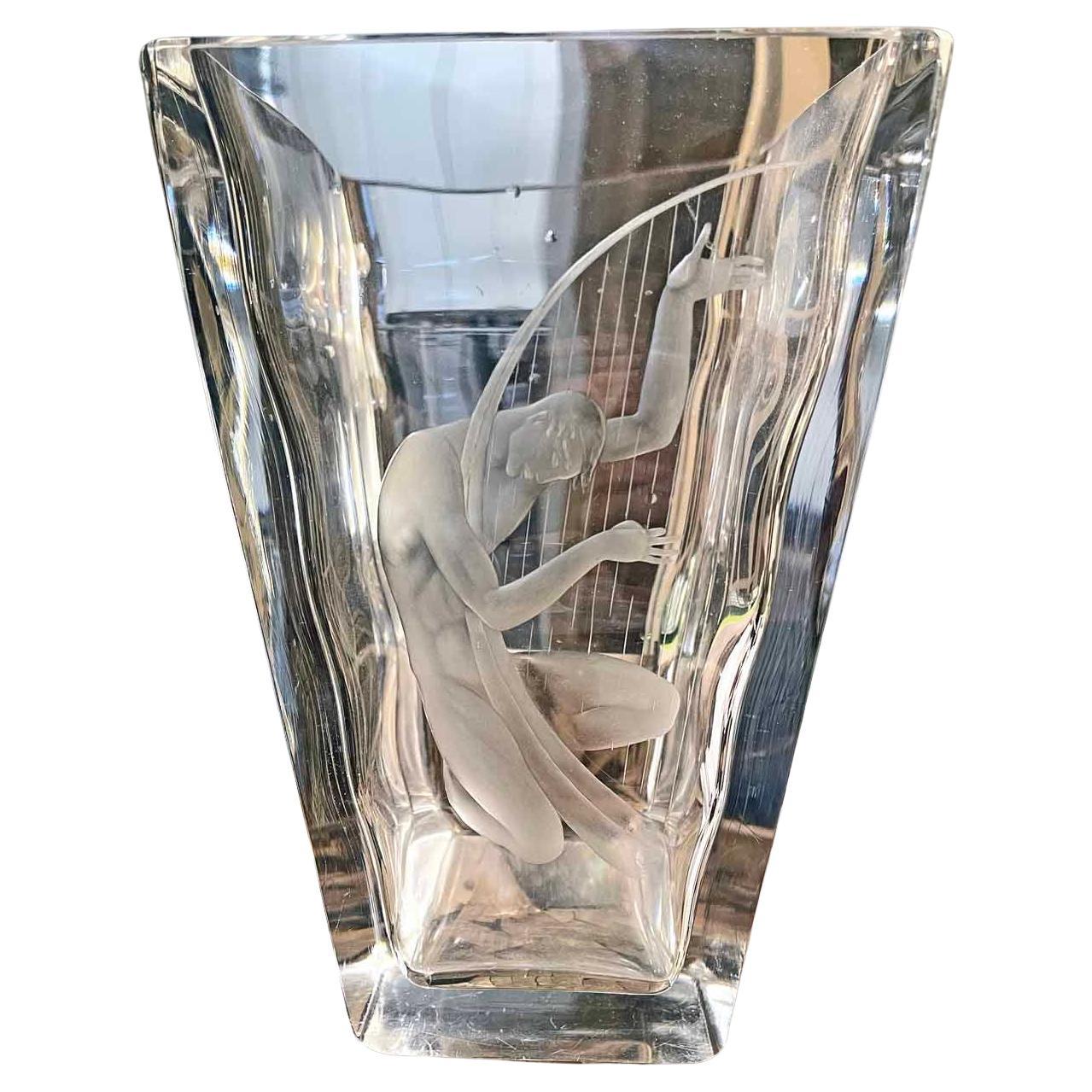 „Male Nude with Harp“, gravierte Art-Déco-Vase aus Glas von Lindstrand für Orrefors im Angebot