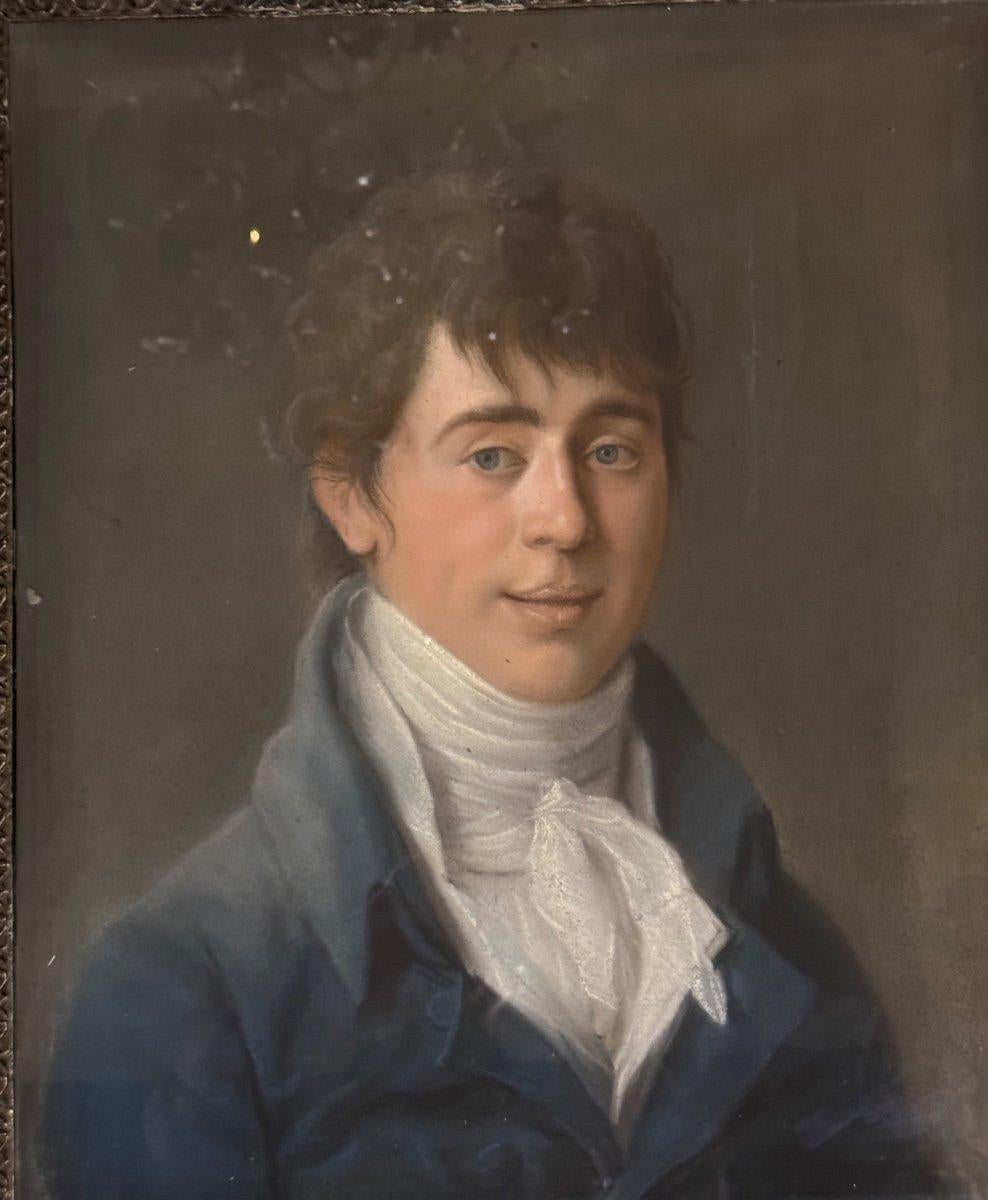 French Male Portrait, Pastel In Its Frame, Circa 1800 For Sale