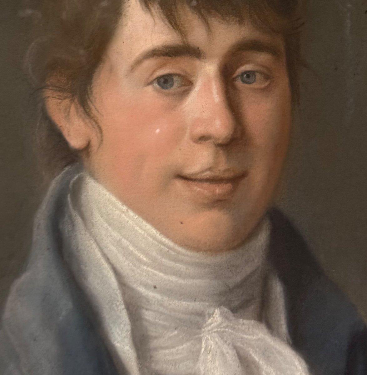 Male Portrait, Pastel In Its Frame, Circa 1800 In Excellent Condition For Sale In Honnelles, WHT