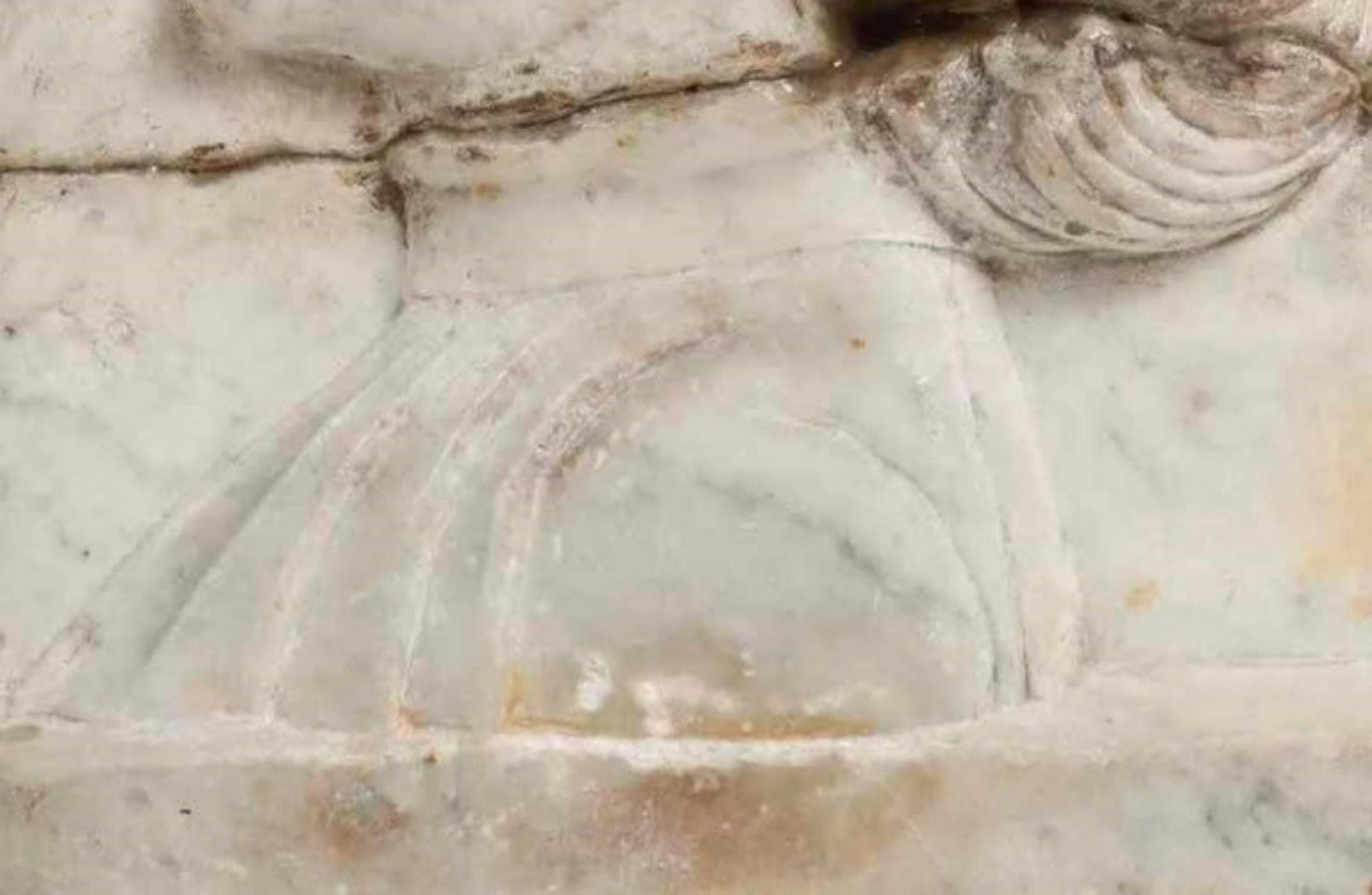 Male Profile Relief in Marmor Italienische Renaissance des 17. Jahrhunderts mit Video im Zustand „Gut“ im Angebot in Madrid, ES