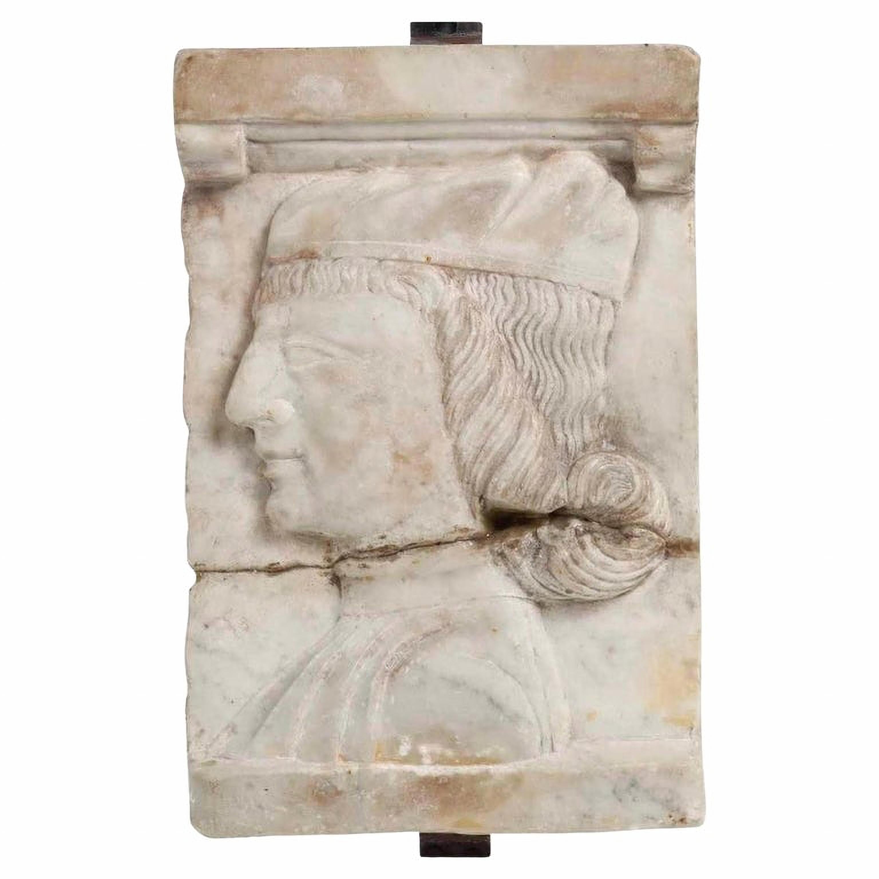 Male Profile Relief in Marble Italian Renaissance of the 17th Century with Video For Sale 1