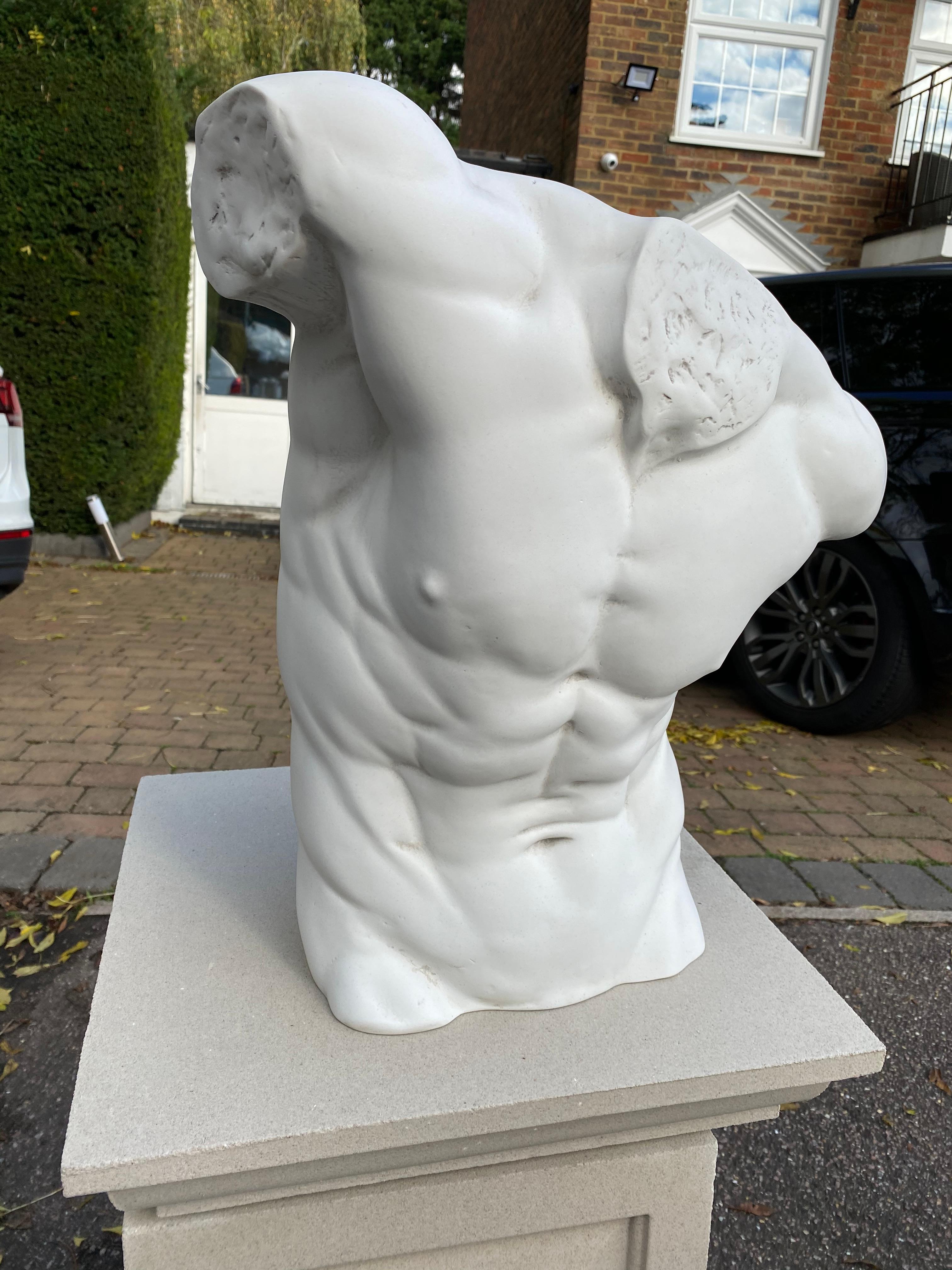 Europeo Scultura di torso maschile - stile classico del XX secolo in vendita