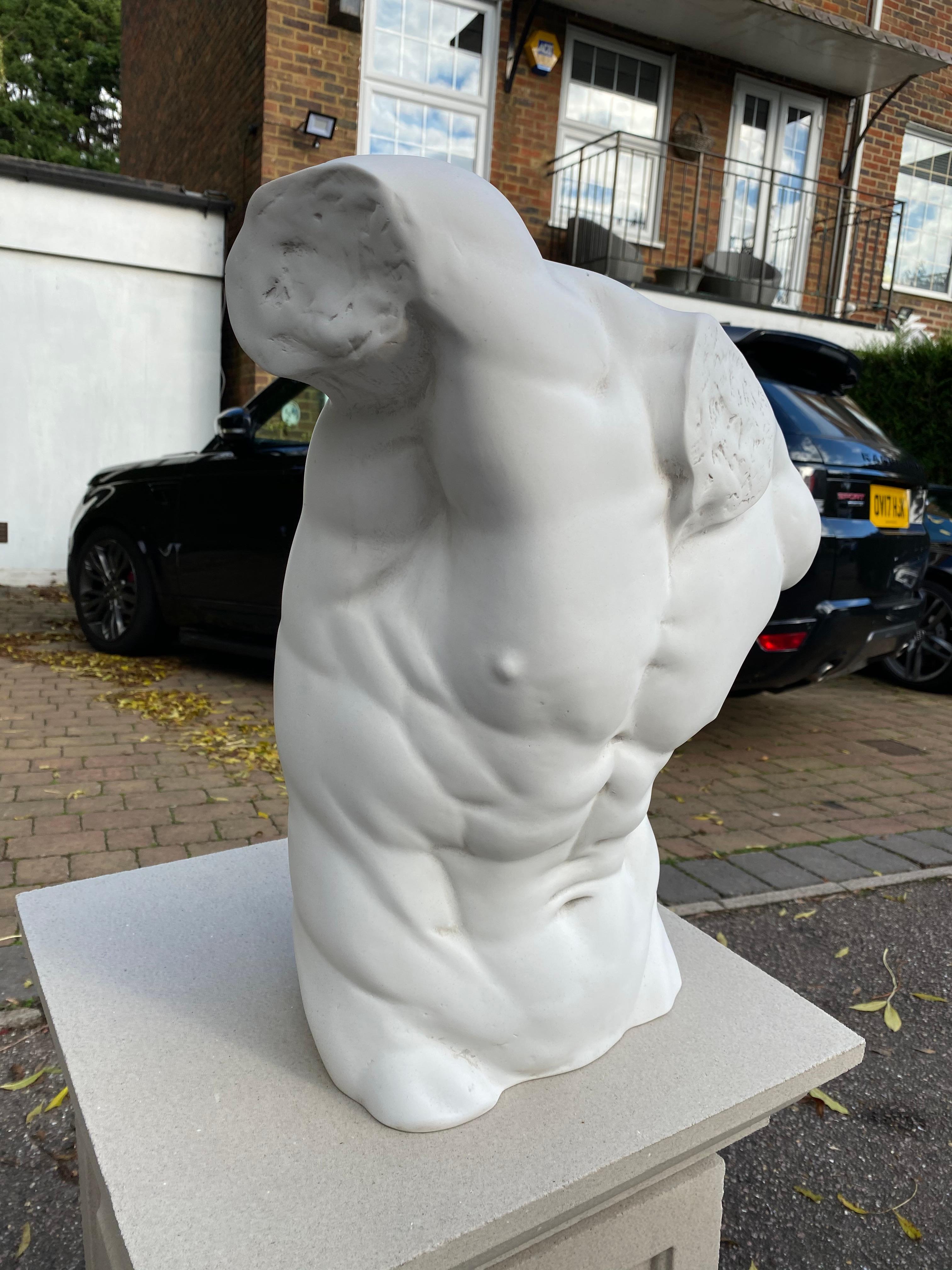 Scultura di torso maschile - stile classico del XX secolo In condizioni ottime in vendita a Southall, GB