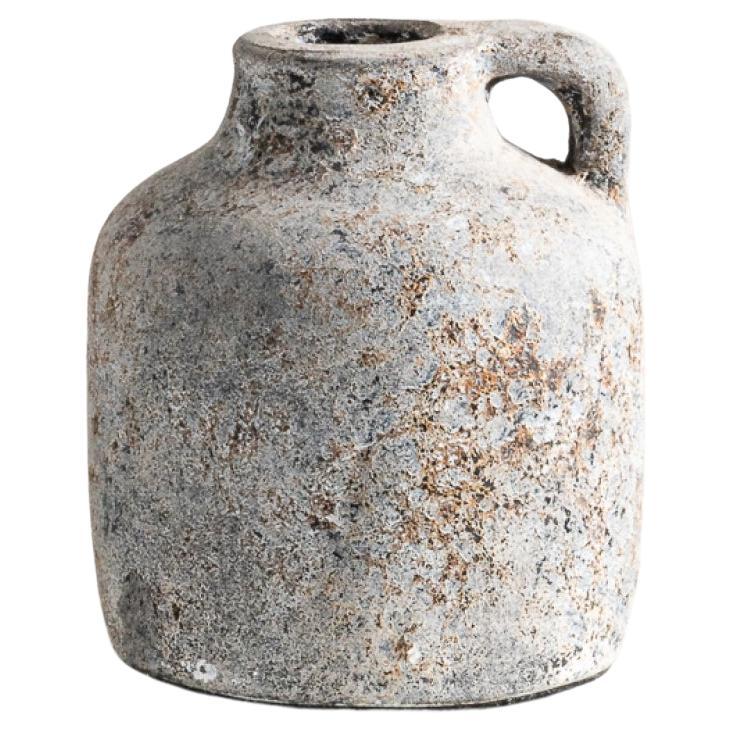 Jarrón Masculino, Terracota texturizada hecha a mano en gris
