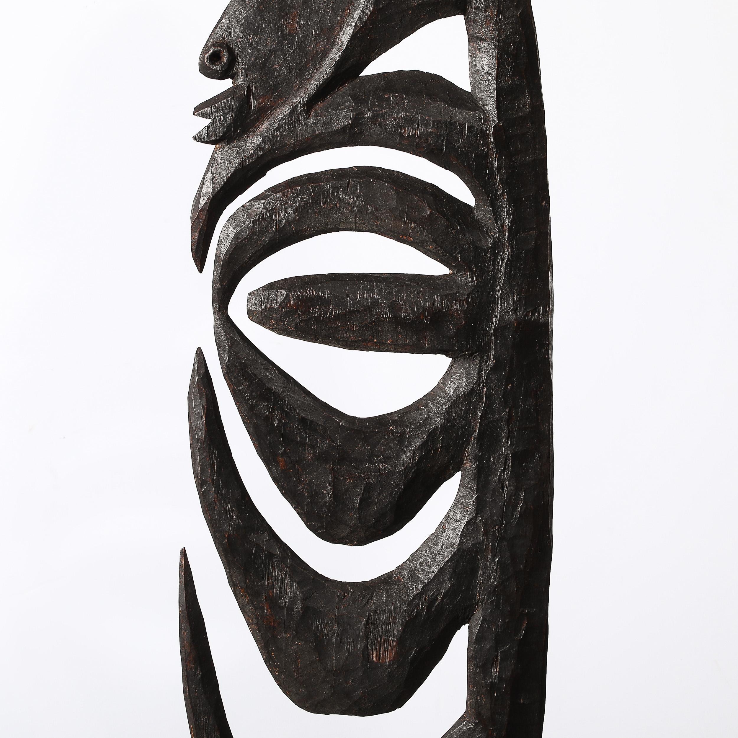 Mid-Century Modern Yipwon figure en bois sculpté sur socle en pierre en vente