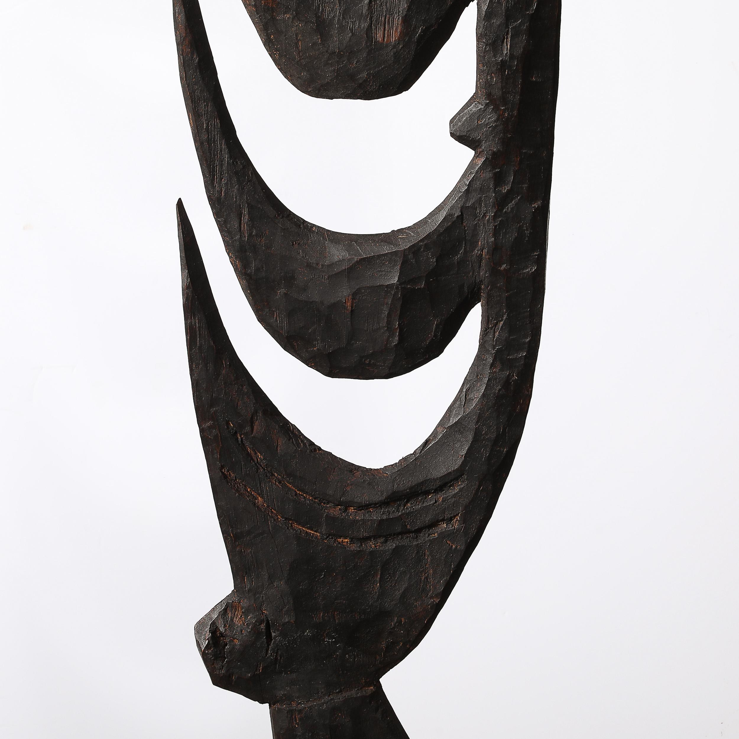 Papouan-néo-guinéen Yipwon figure en bois sculpté sur socle en pierre en vente