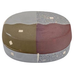 Malene Müllertz, céramiste danoise. Boîte à couvercle unique en céramique.