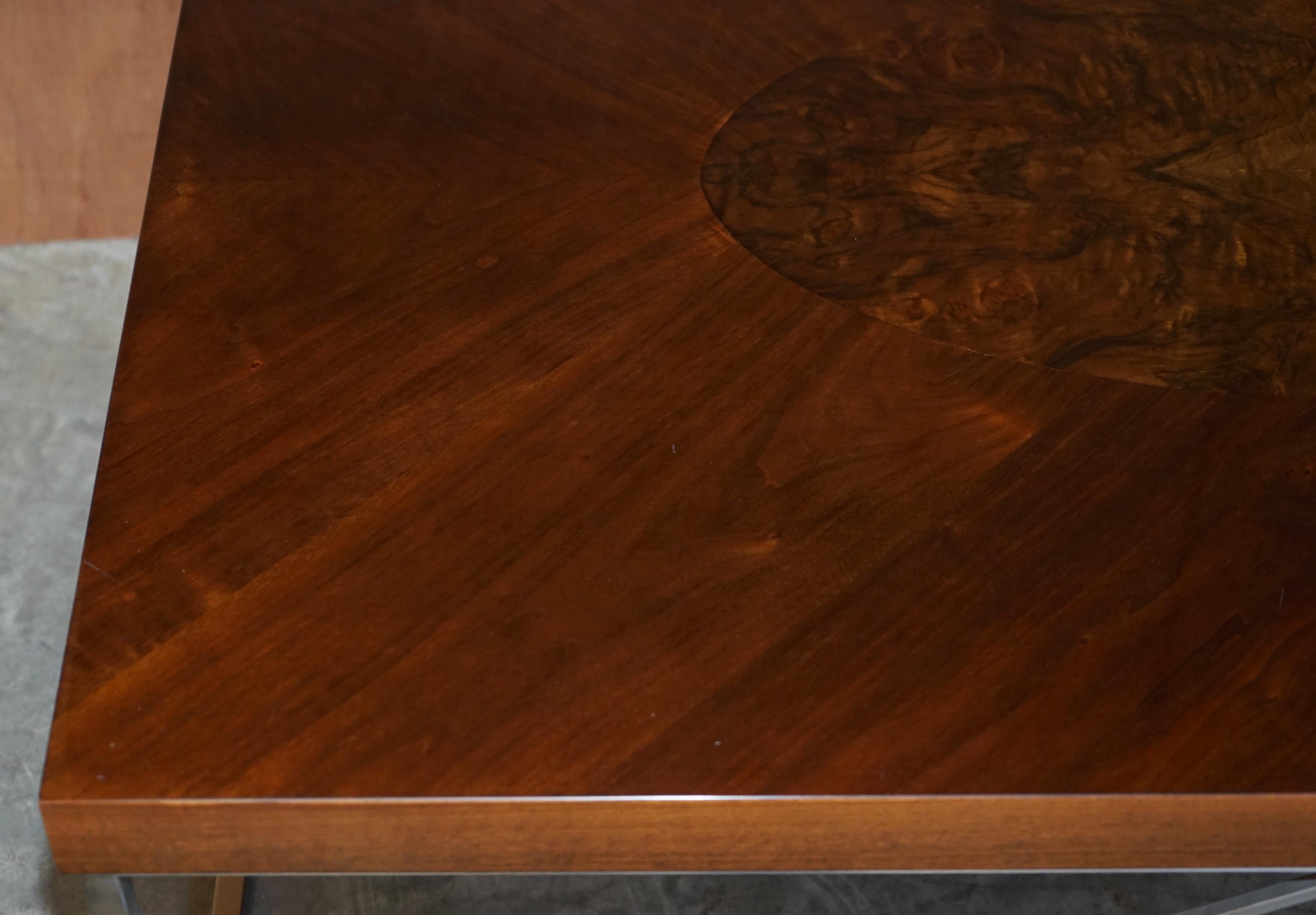 Table basse design Malerba en ronce de noyer et chrome, fabriquée en Italie en vente 1