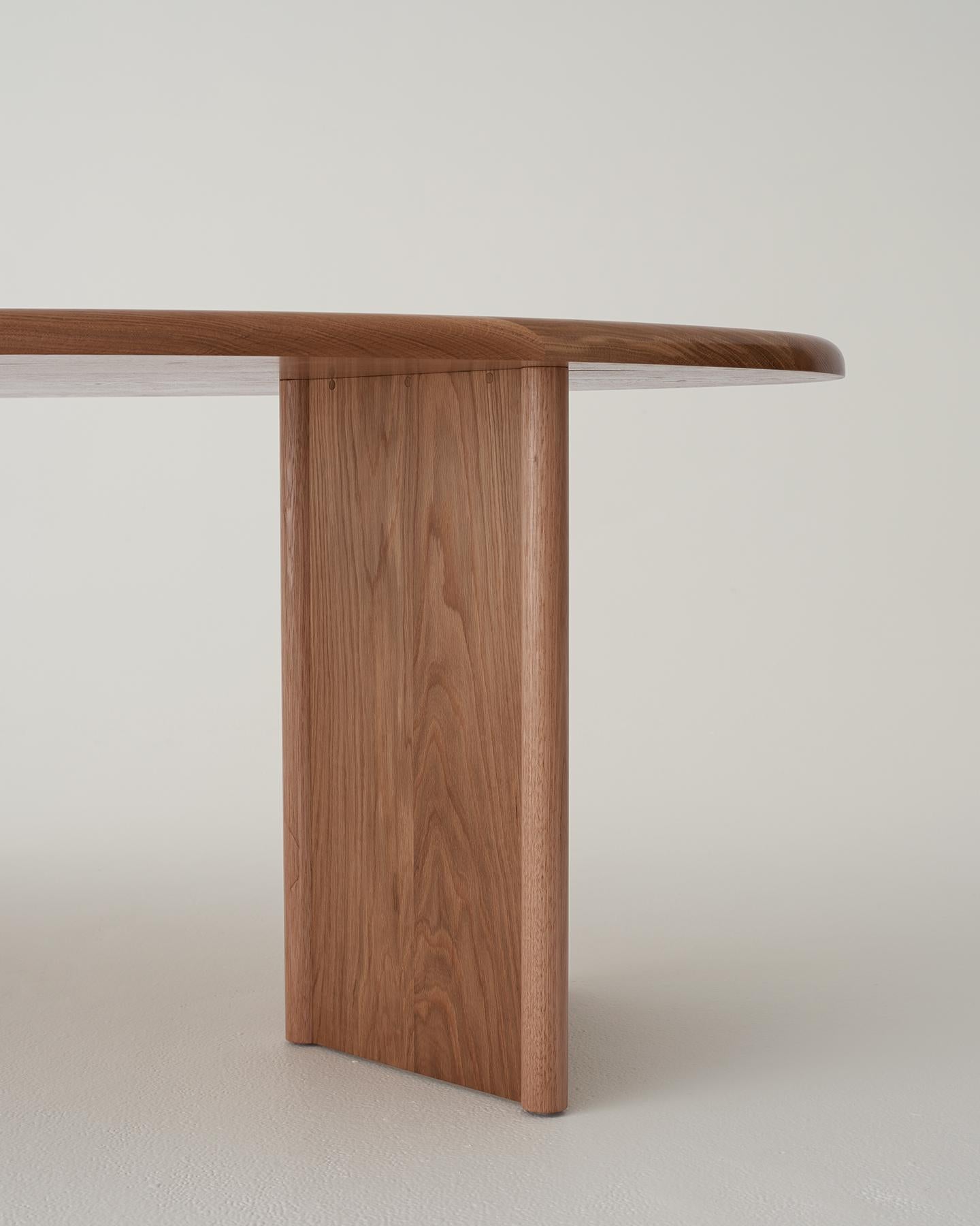 Australien Table de salle à manger Malibu de Daniel Boddam, chêne naturel en vente