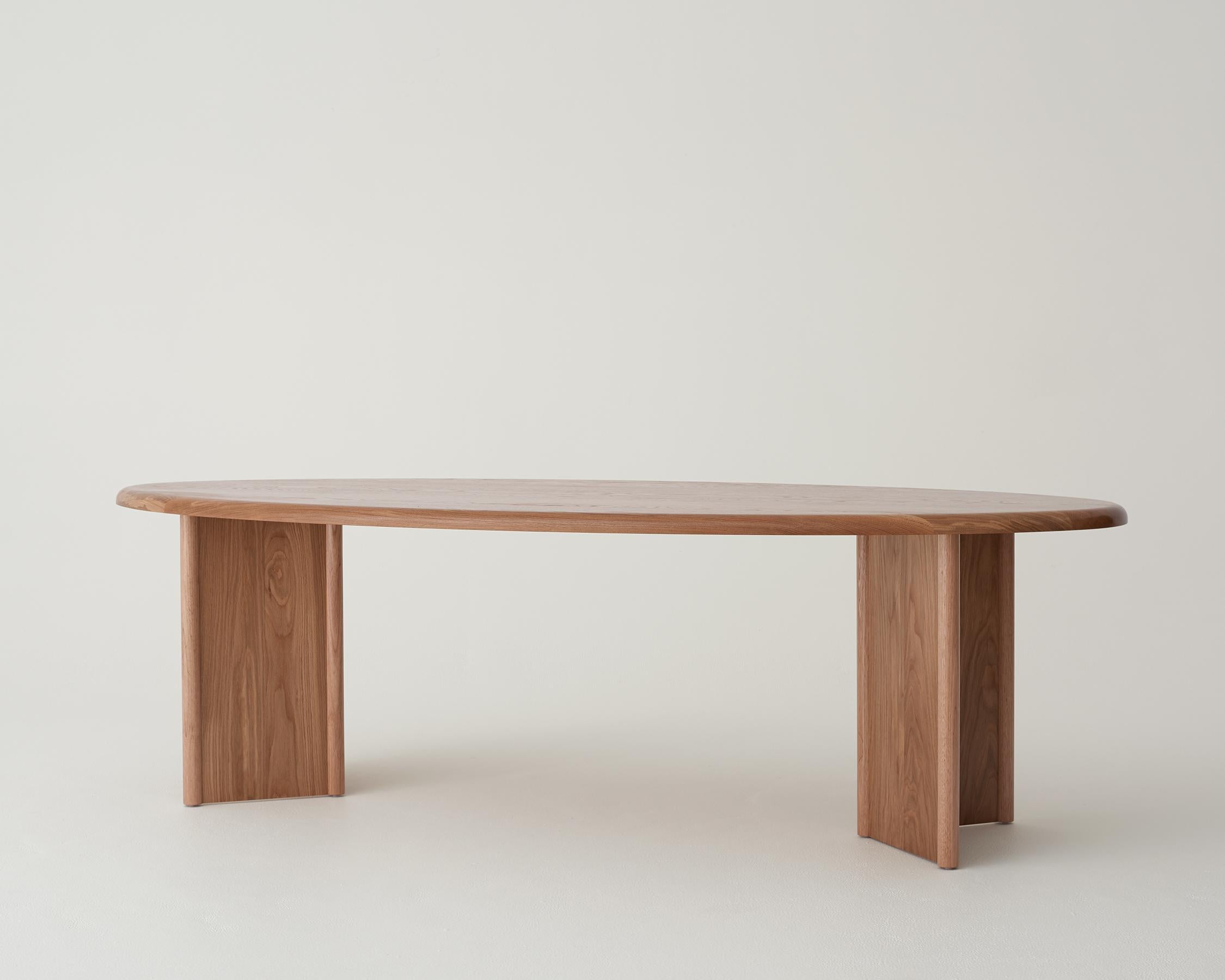 XXIe siècle et contemporain Table de salle à manger Malibu de Daniel Boddam, chêne naturel en vente
