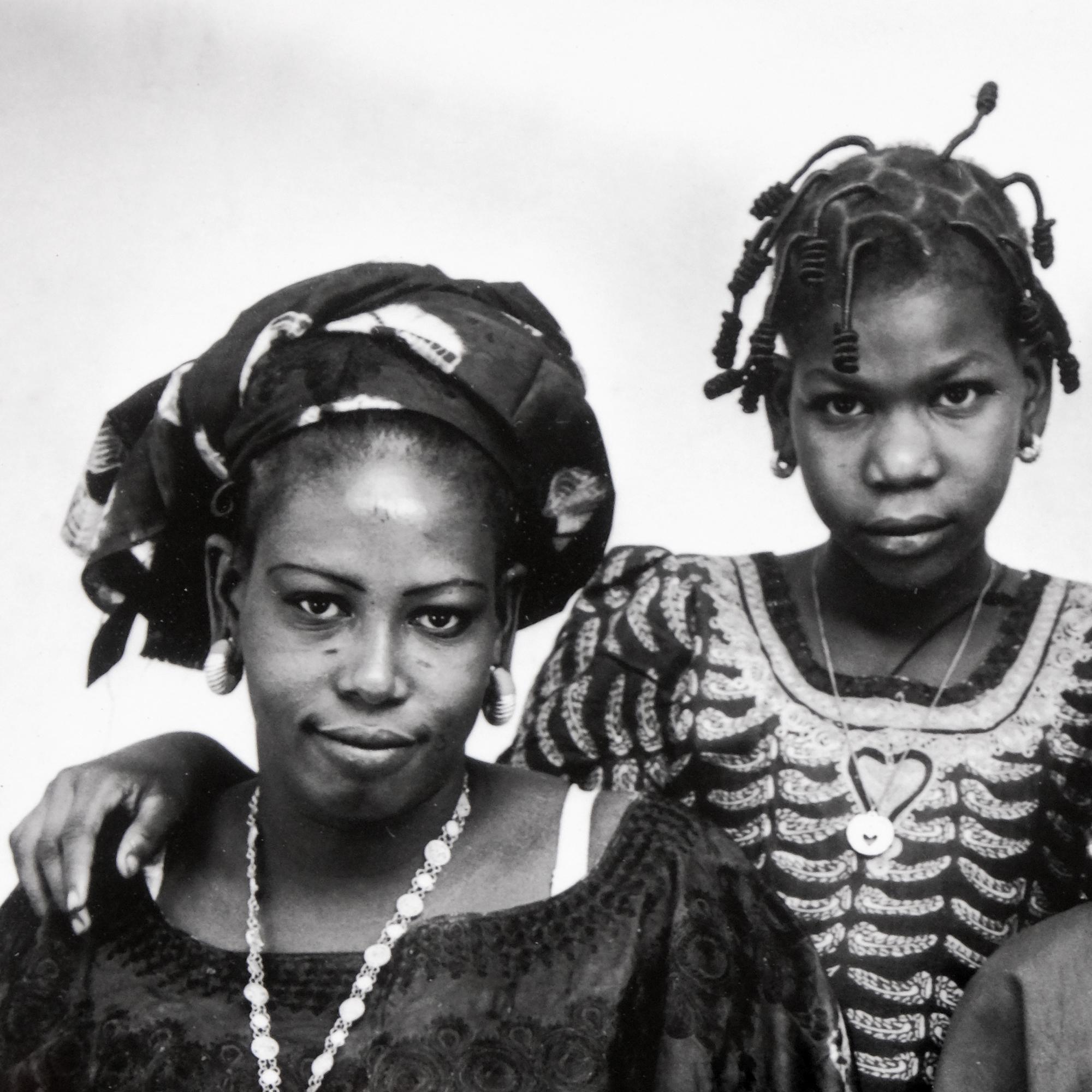 Malian Malick Sidibé - The Sarakolé Family - Signed print For Sale