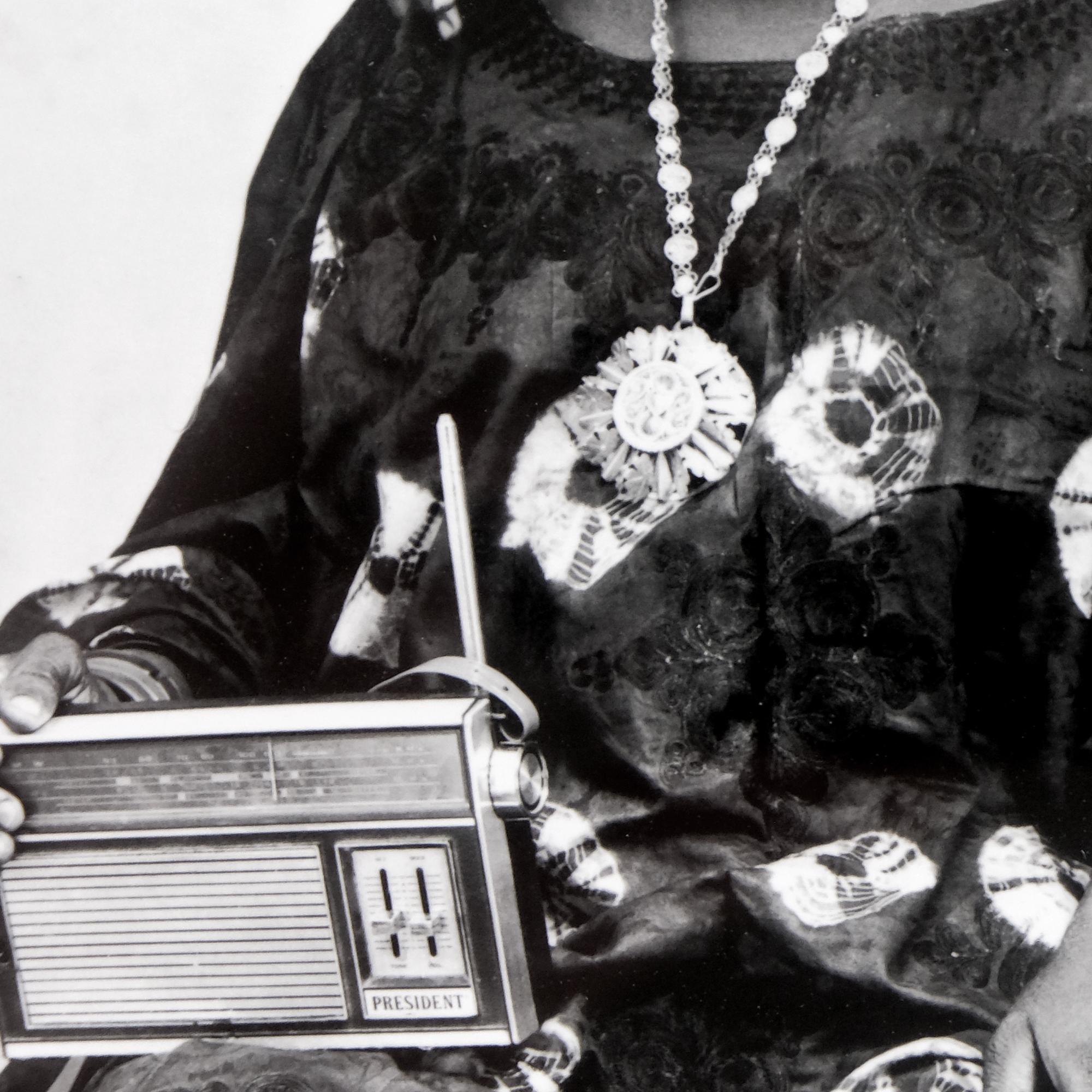 XXIe siècle et contemporain Malick Sidibé - The Sarakolé Family - Tirage dédicacé en vente