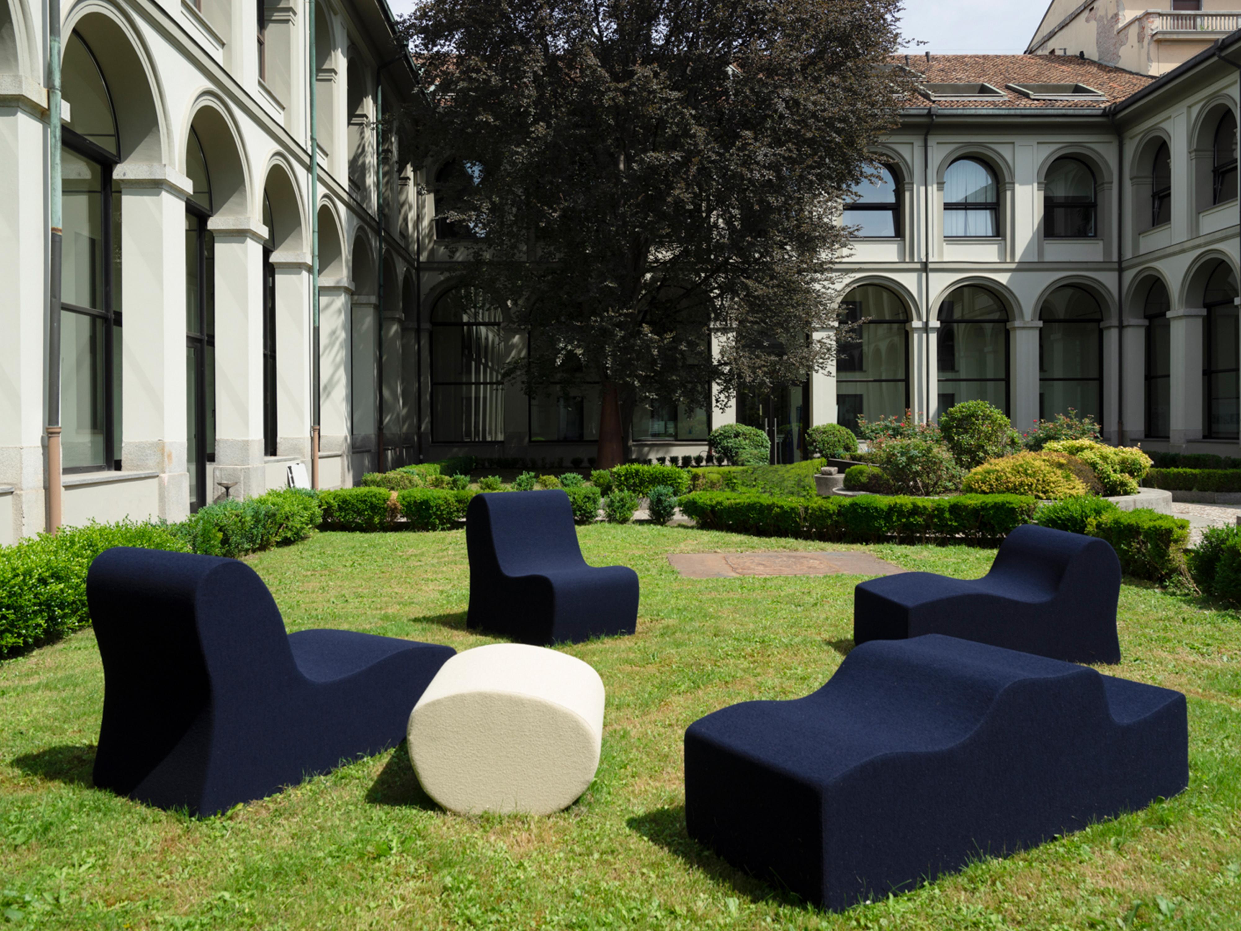 Designed in 1966 - Paradisoterrestre Edition 2019

Brand-new outdoor version, developed thanks to Frassinago technical consultancy. Malitte outdoor is made of polyurethane for outdoor use. 
Materials: polyurethane for outdoor use, Quercia fabric by