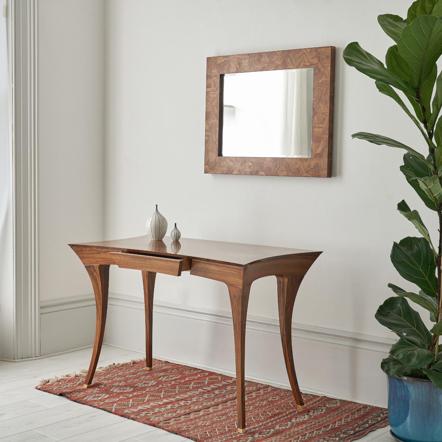 Moderne Bureau Mallard, noyer anglais en vente