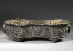 Mallet-shaped bronze suiban 水盤 (shallow ikebana bowl)