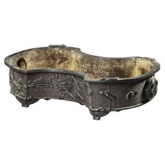 Mallet-shaped bronze suiban 水盤 (shallow ikebana bowl)