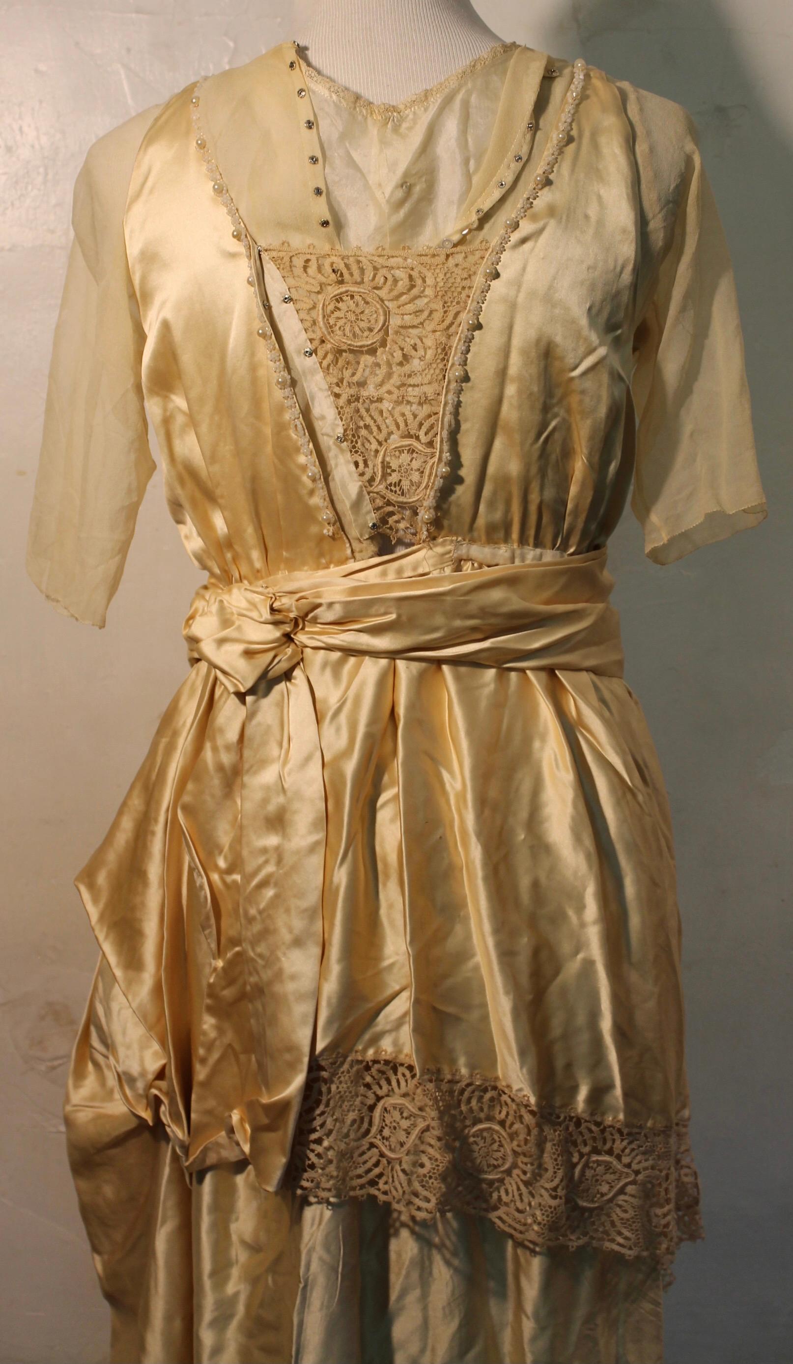 Vestido Belle Epoque de satén y seda de Mallinson en venta 2