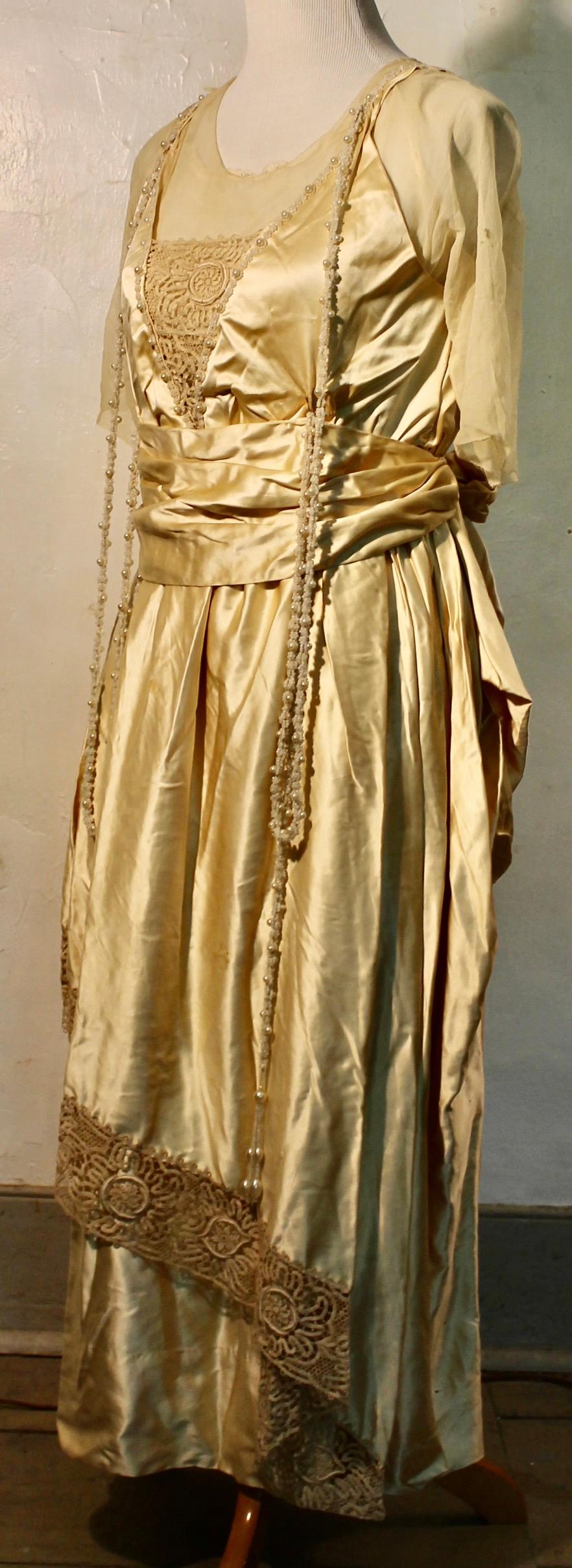 Mallinson's Satin-Seidenkleid aus der Belle Epoque im Zustand „Gut“ im Angebot in Sharon, CT
