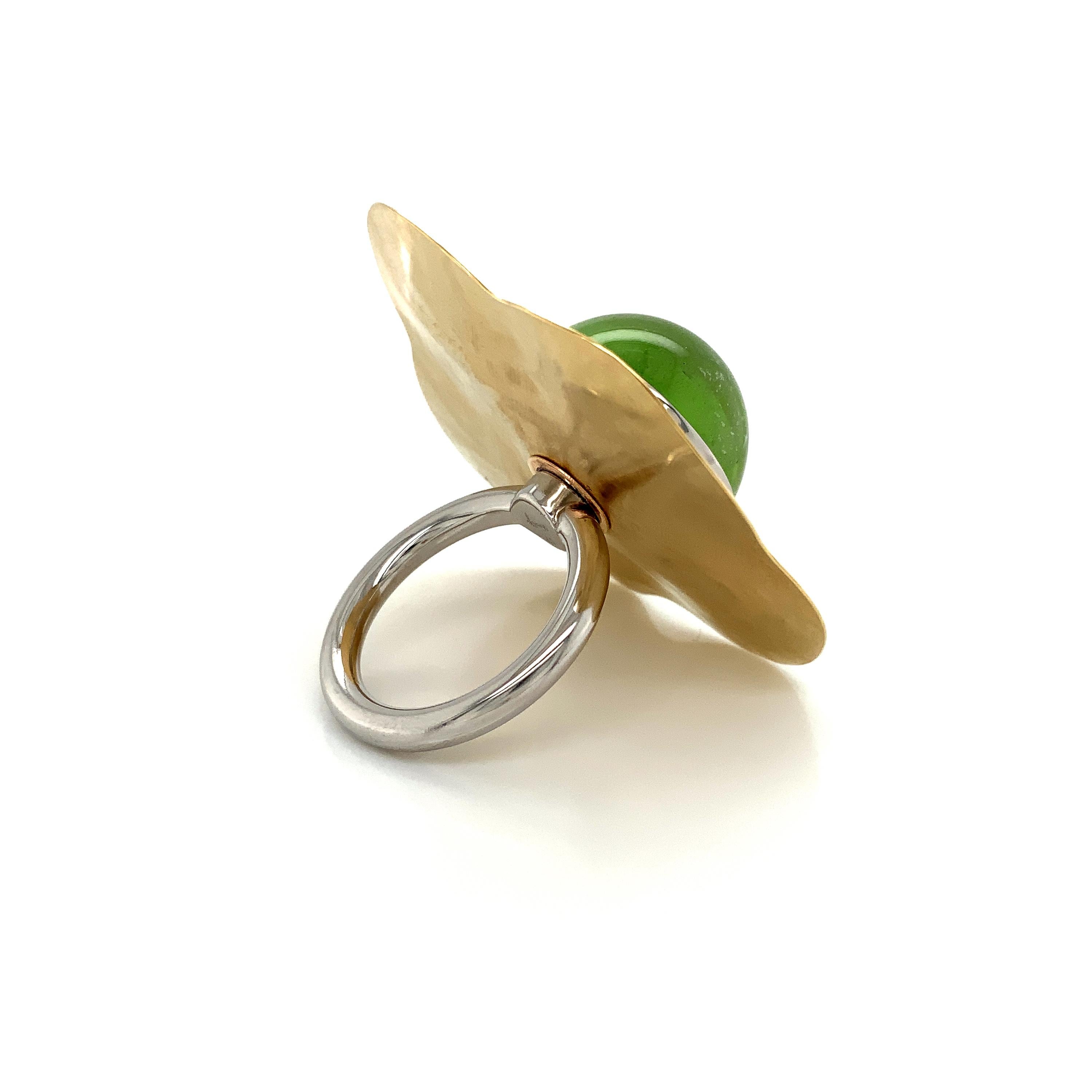 Contemporary Georg Spreng - Mallow Ring 18 Karat Yellow Gold Round Green Peridot Cabochon For Sale