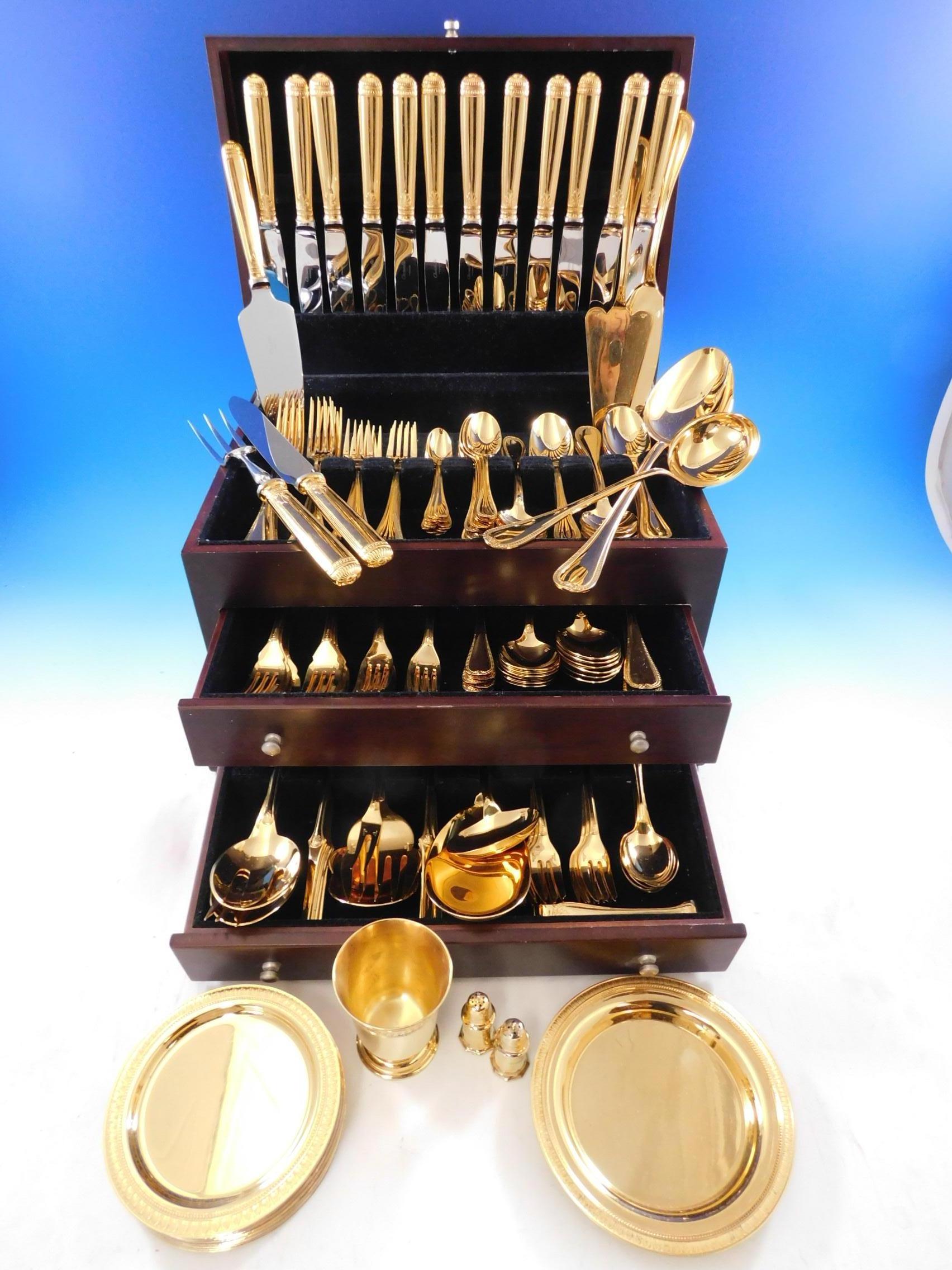 With a dedication to perfection and quality, Christofle flatware creations unite craftsmanship and modern technique, resulting in flatware to be handed down through generations. The border of palmettes and the lotus leaf on the spatula of Malmaison