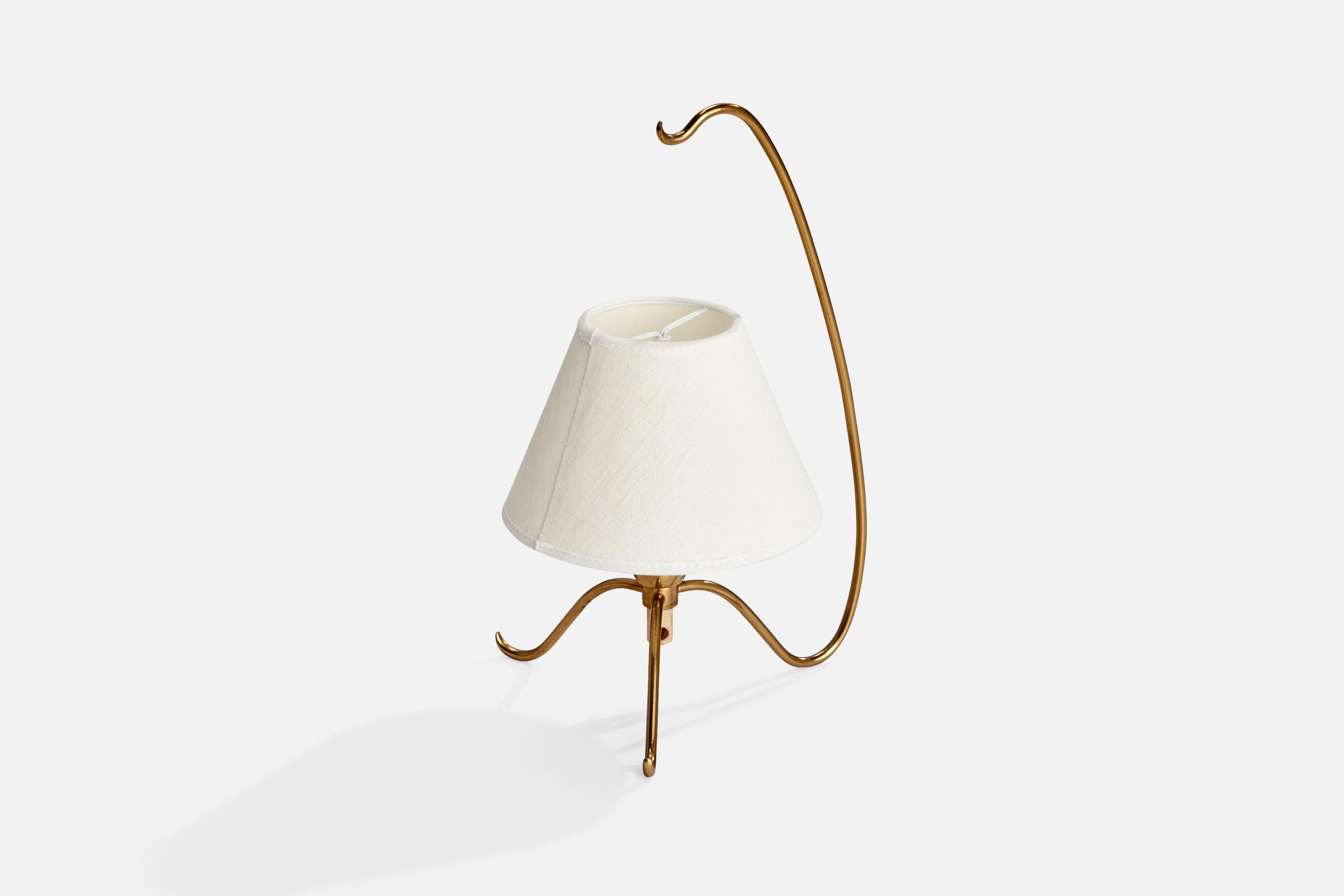 Scandinave moderne Malmö Metallvarufabrik, lampe de table, laiton, tissu, Suède, années 1940 en vente