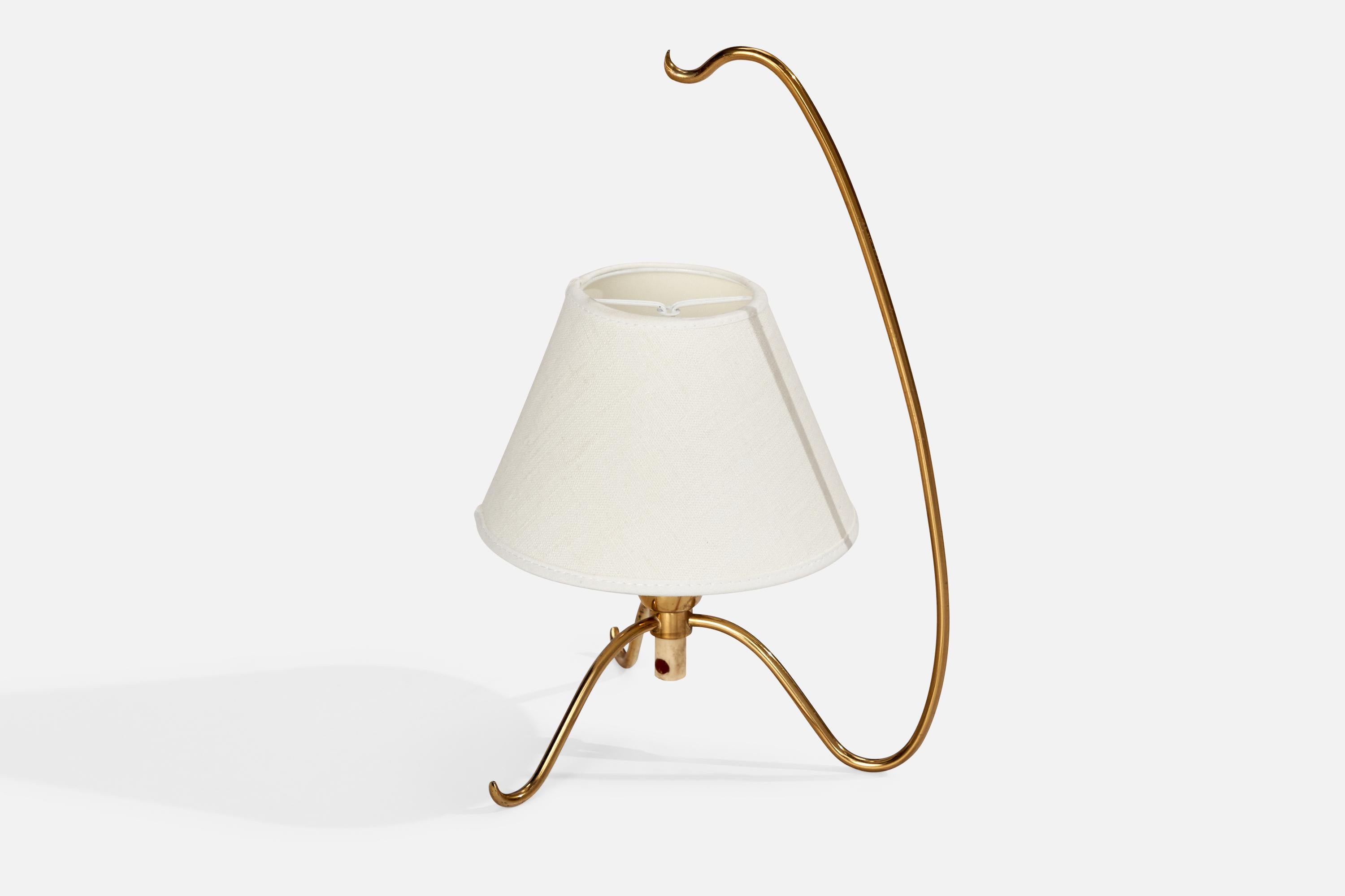Suédois Malmö Metallvarufabrik, lampe de table, laiton, tissu, Suède, années 1940 en vente