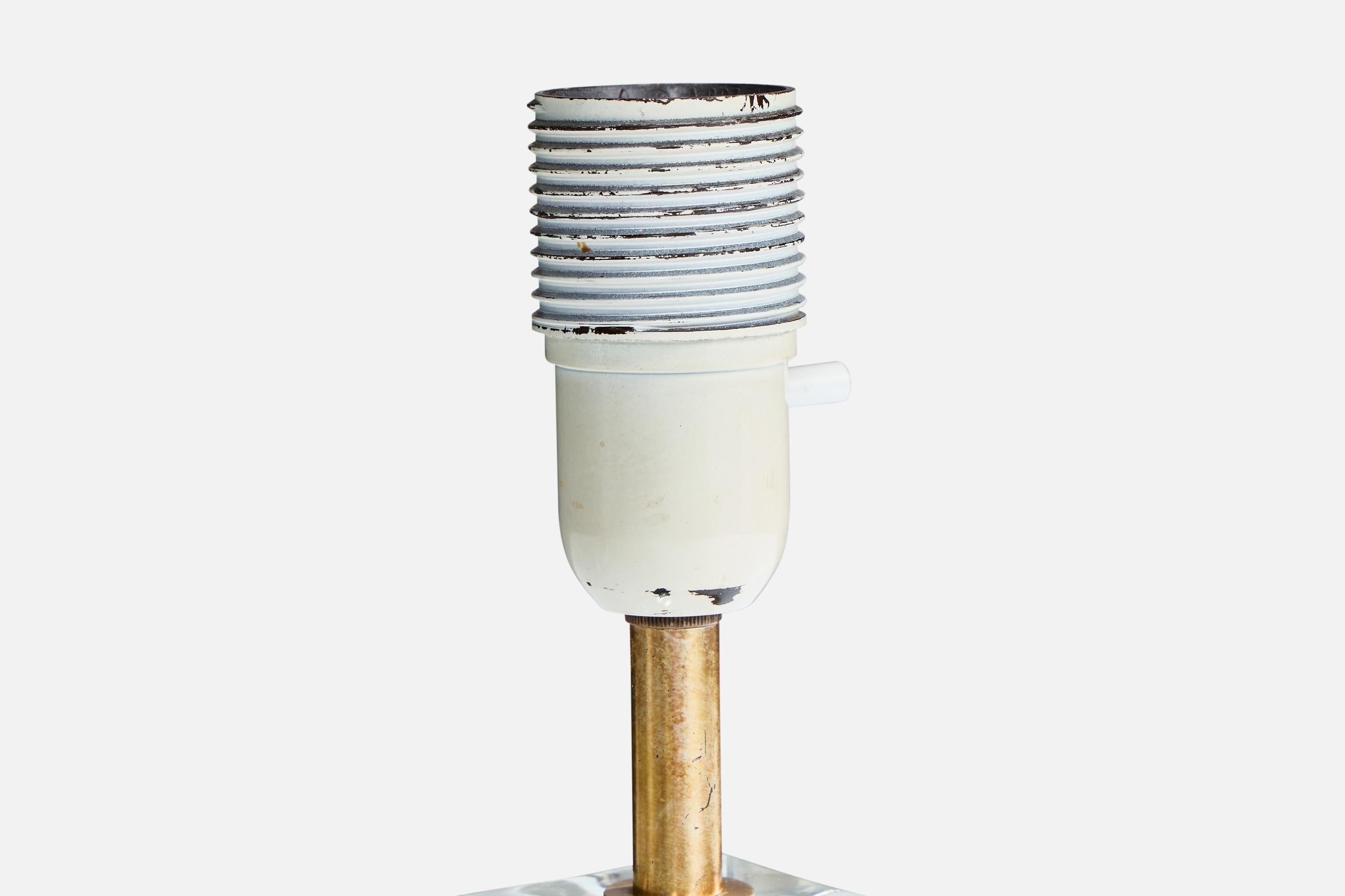 20ième siècle Malmö Metallvarufabrik, lampe de table, verre, laiton, Suède, années 1950 en vente