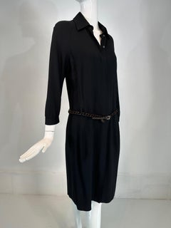 Malo Made in Italy Schwarzes Kleid aus Krepp mit Placket Front und geflochtenem Ledergürtel