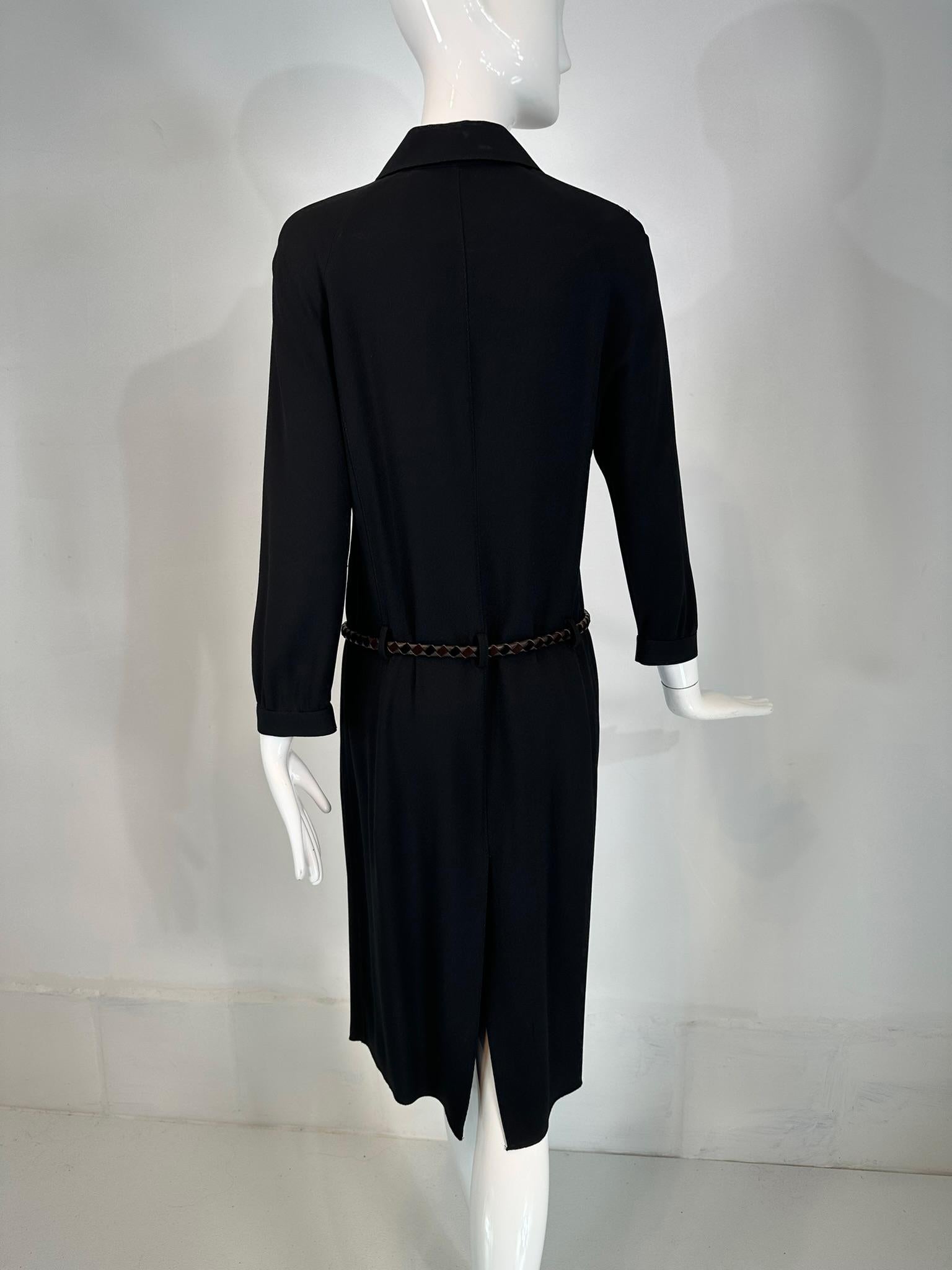 De las mujeres Malo Made in Italy Vestido negro de crepé con tapeta delantera y cinturón de piel trenzada en venta