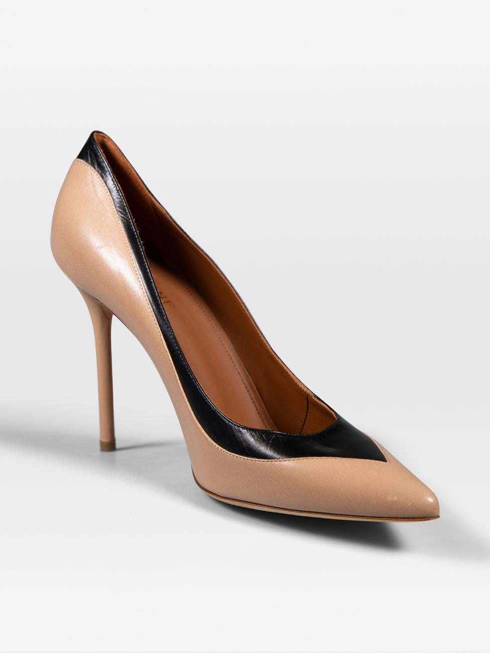 L'ÉTAT est très bon. L'usure des talons est minime. Abrasion sur les deux embouts, le côté gauche de la chaussure gauche, les deux côtés de la chaussure droite et la semelle intérieure droite sur cet article de revente de designer Malone Souliers