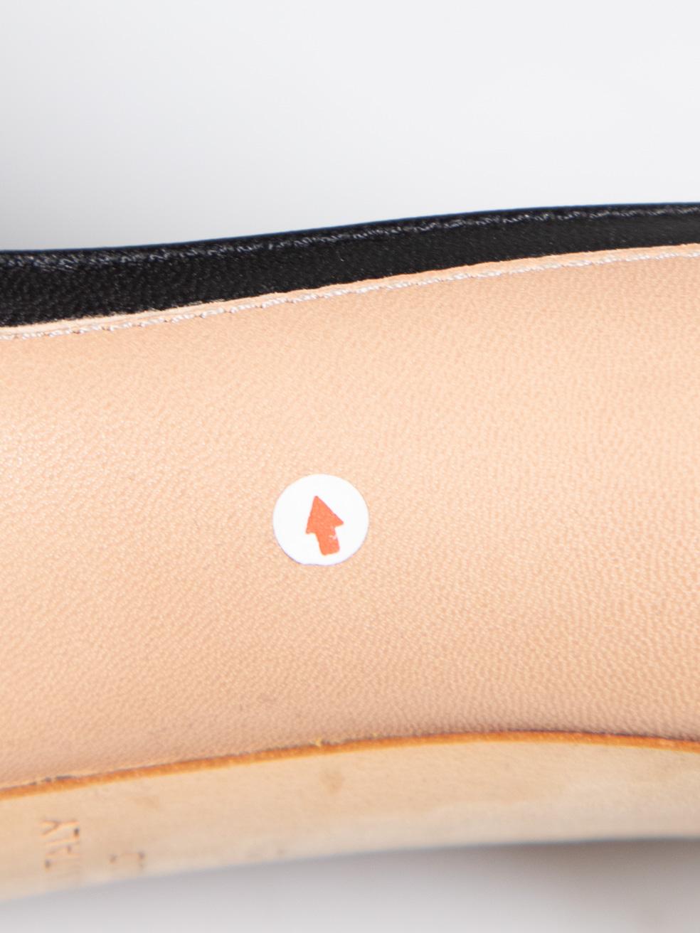 Malone Souliers Escarpins pointus en cuir beige et noir Taille IT 38 en vente 2