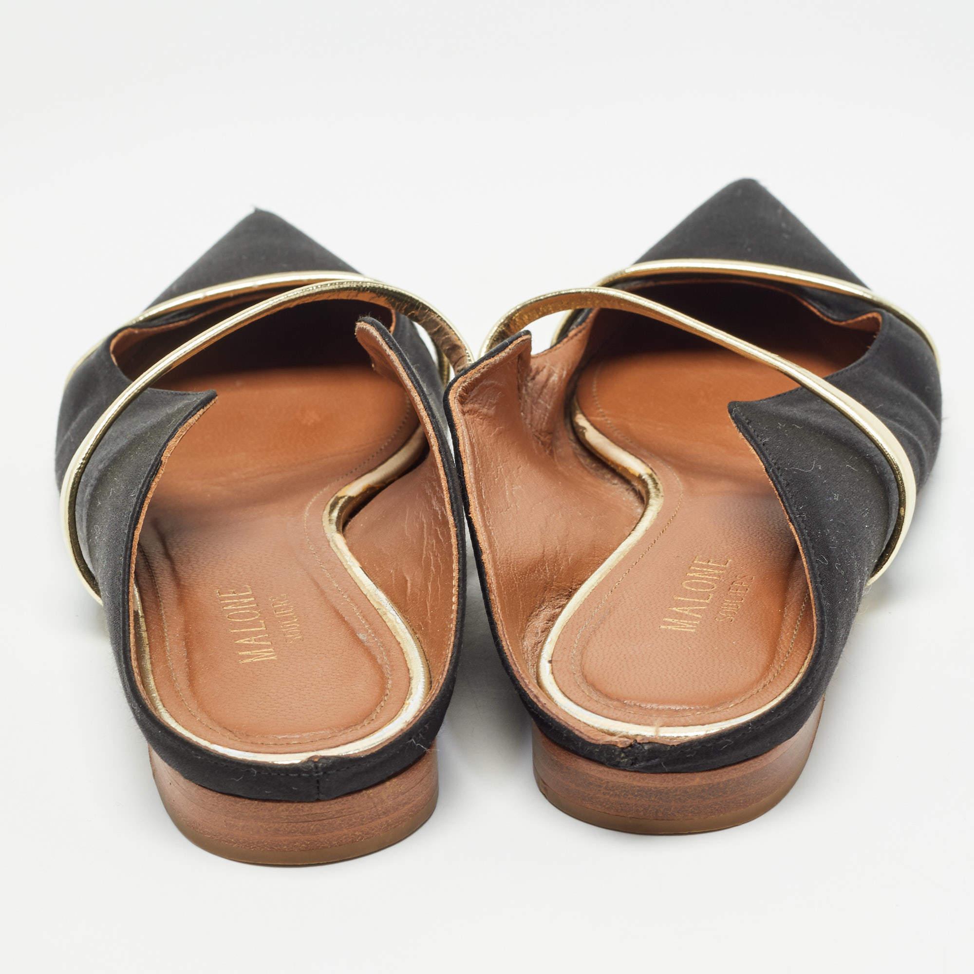 Malone Souliers Schwarz/Gold Satin und Leder Maureen flache Pantoletten aus Satin Größe 38 im Angebot 1