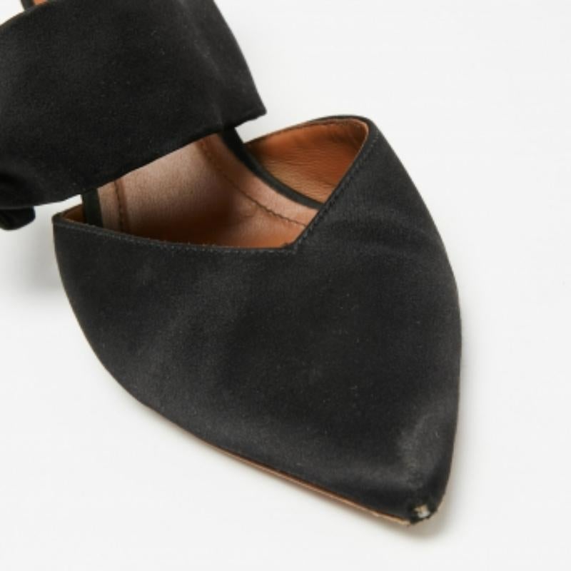 Malone Souliers Sandalias Maite de raso negro con adornos de cristal talla 40 en Bastante bueno estado para la venta en Dubai, Al Qouz 2
