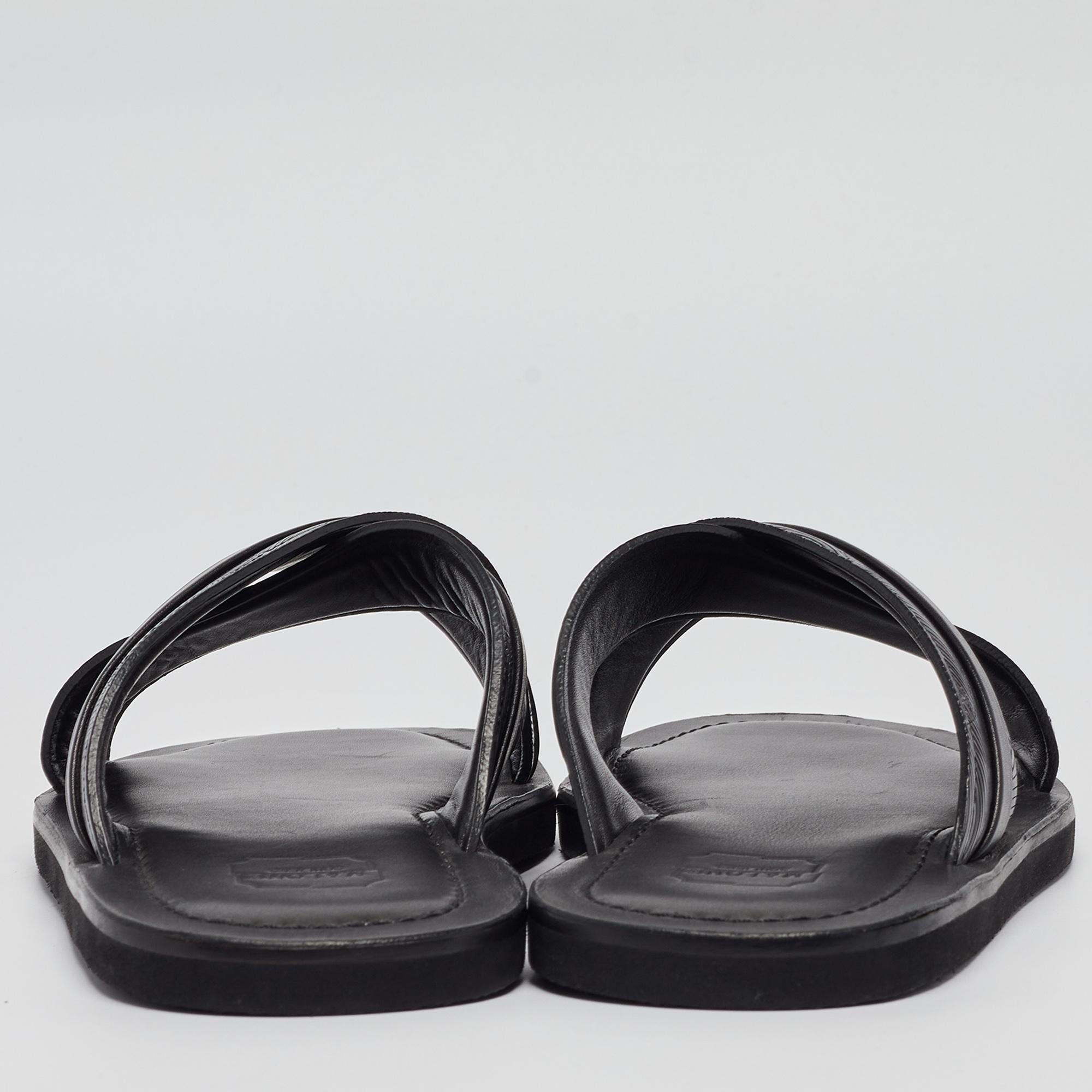 Malone Souliers Black Textured Leather Slides Size 43 In Excellent Condition For Sale In Dubai, Al Qouz 2