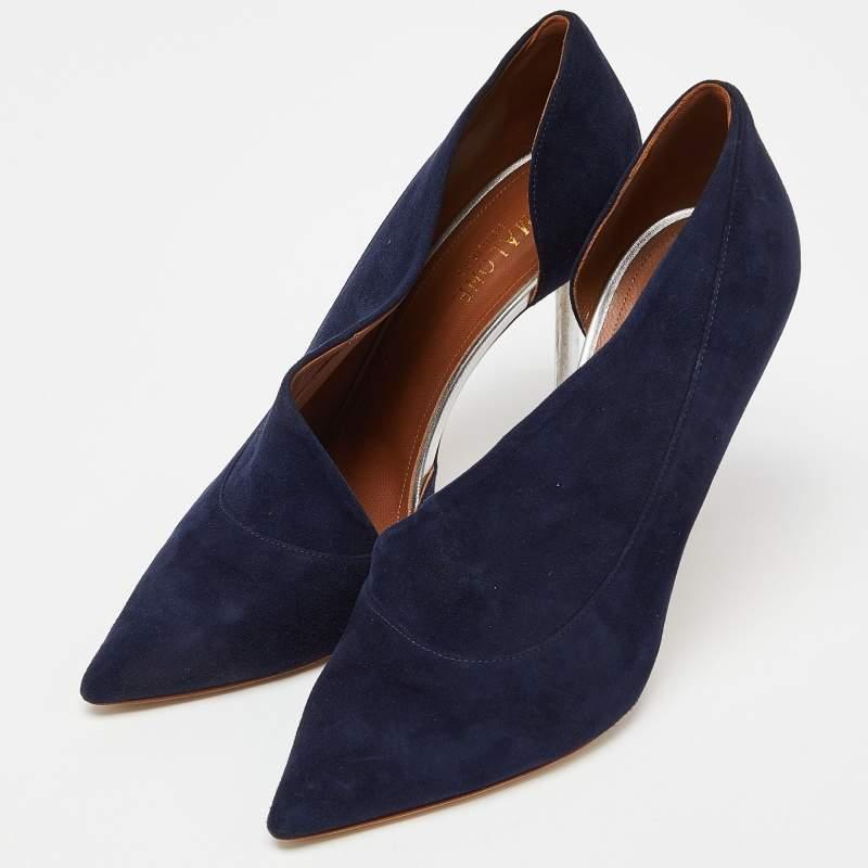 Make a chic style statement with these designer pumps. They showcase sturdy heels and durable soles perfect for your fashionable outings
