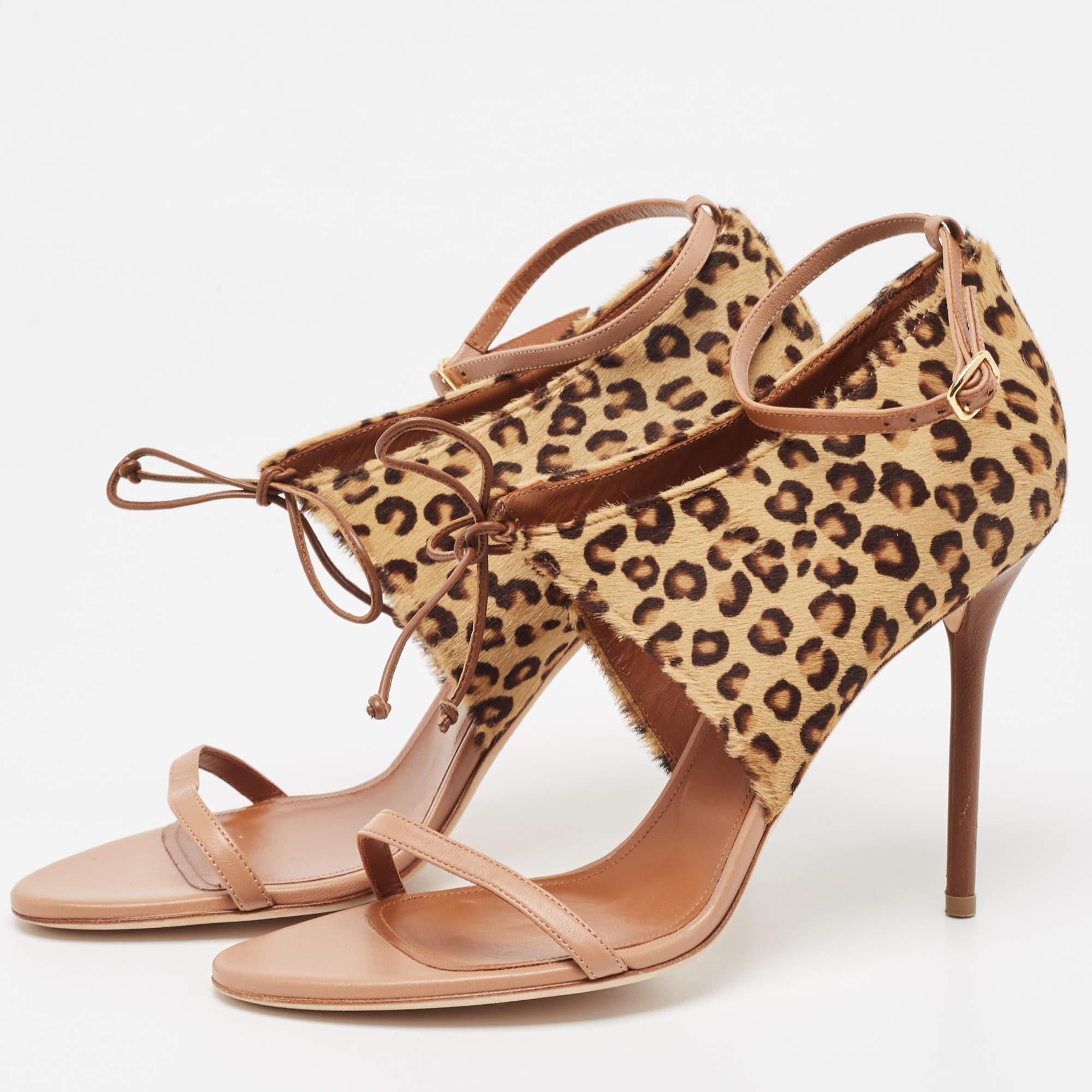 Estas sandalias son elegantes y están fabricadas con esmero para un ajuste perfecto. Fabricados con materiales de calidad, son duraderos, fáciles de peinar y fabulosos, con interiores cómodos, diseños artísticos y hermosas partes superiores.
